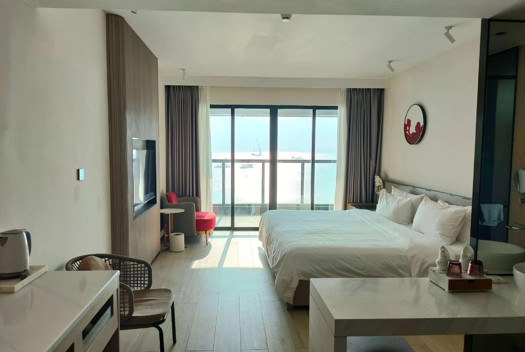 1 King Bed, Premier Room, Sea View, Non-Smoking