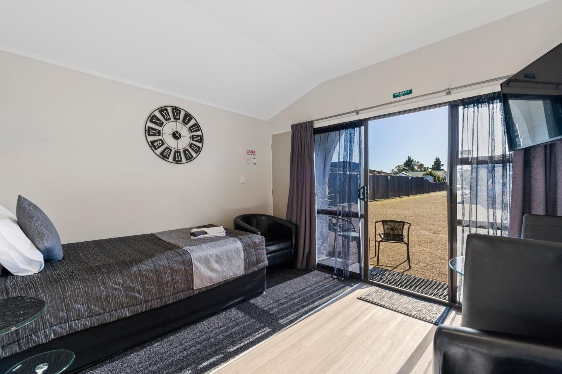 Deluxe Queen Suite