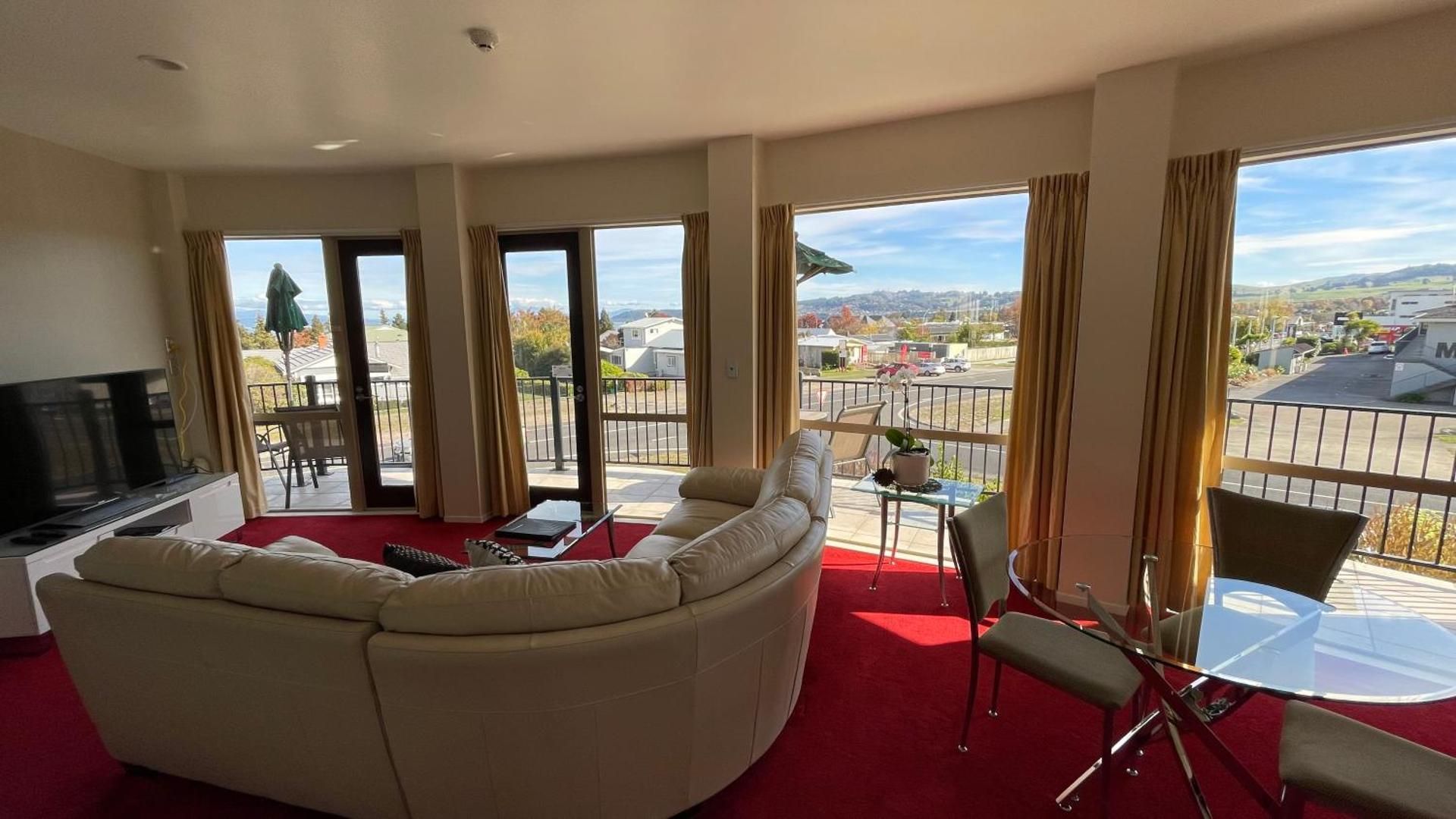 Deluxe Suite with Spa Bath