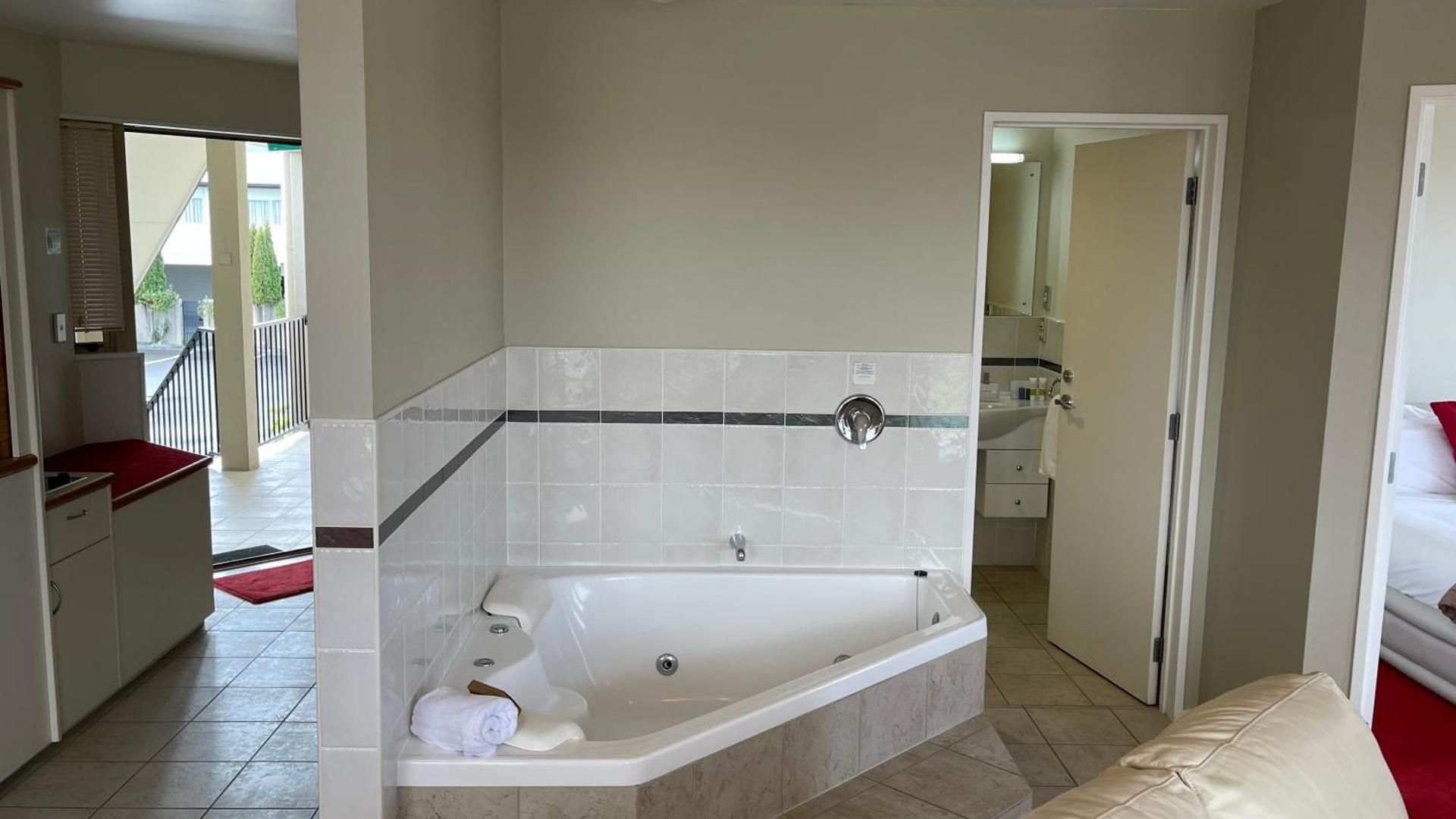 Deluxe Suite with Spa Bath