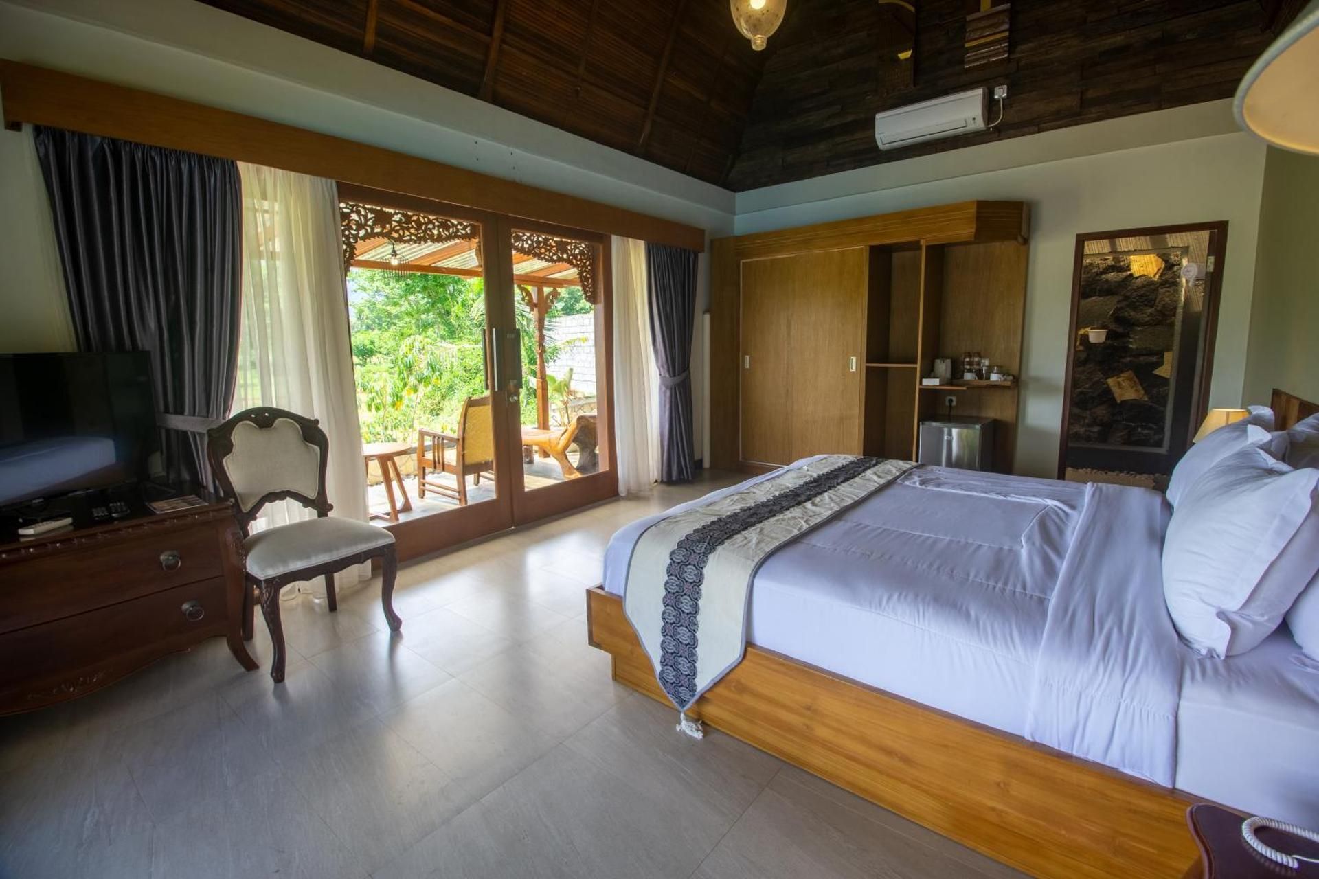 Suite with Pool View