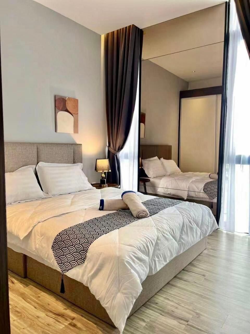 Three-Bedroom Apartment with Balcony