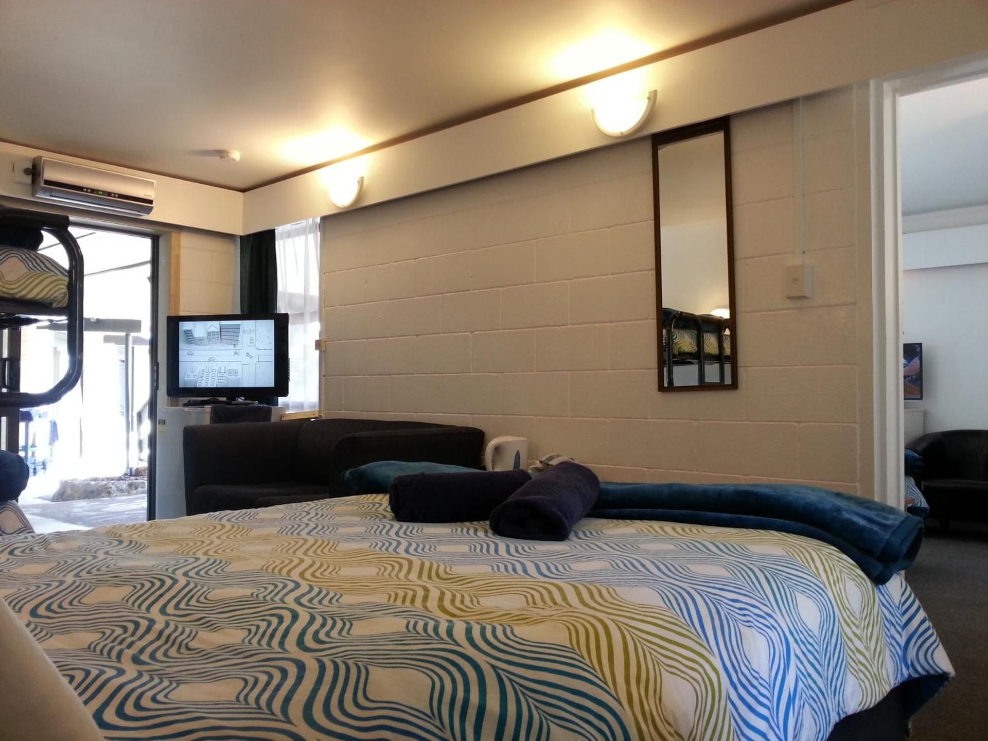 Deluxe Family Room