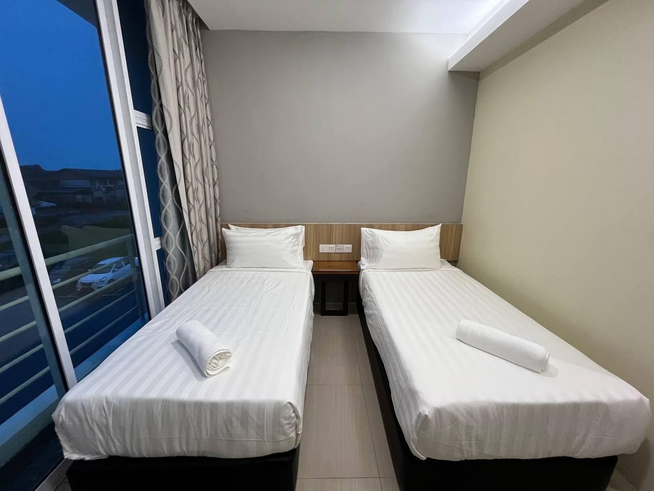Twin Single Room