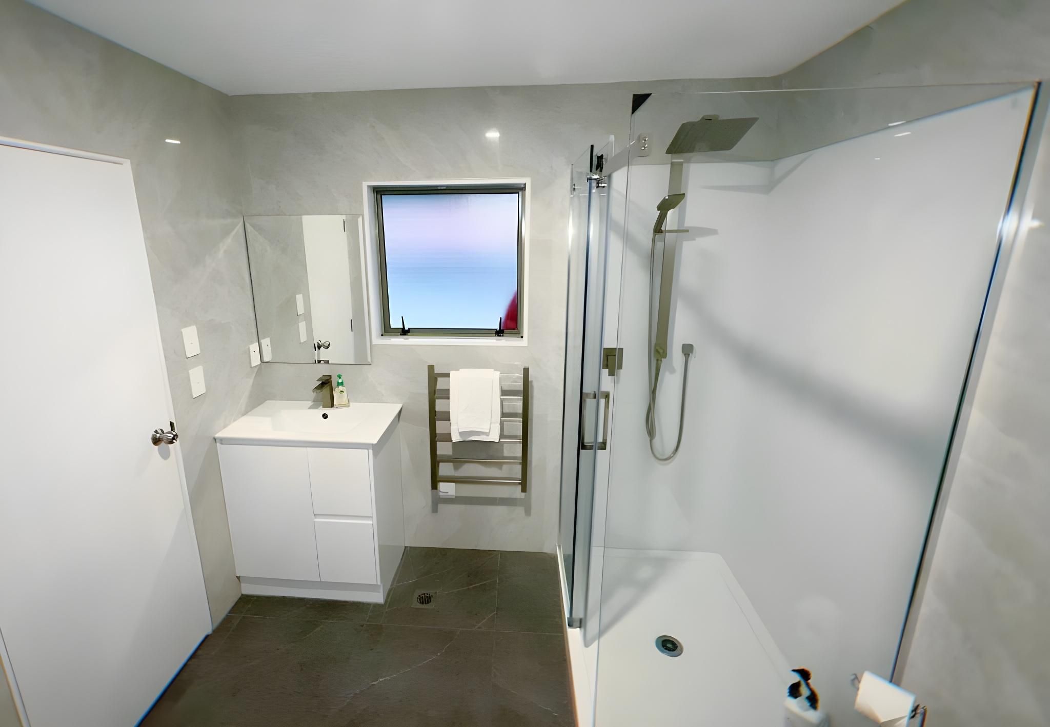 2-Bedroom Loft Apartment with Hot Tub