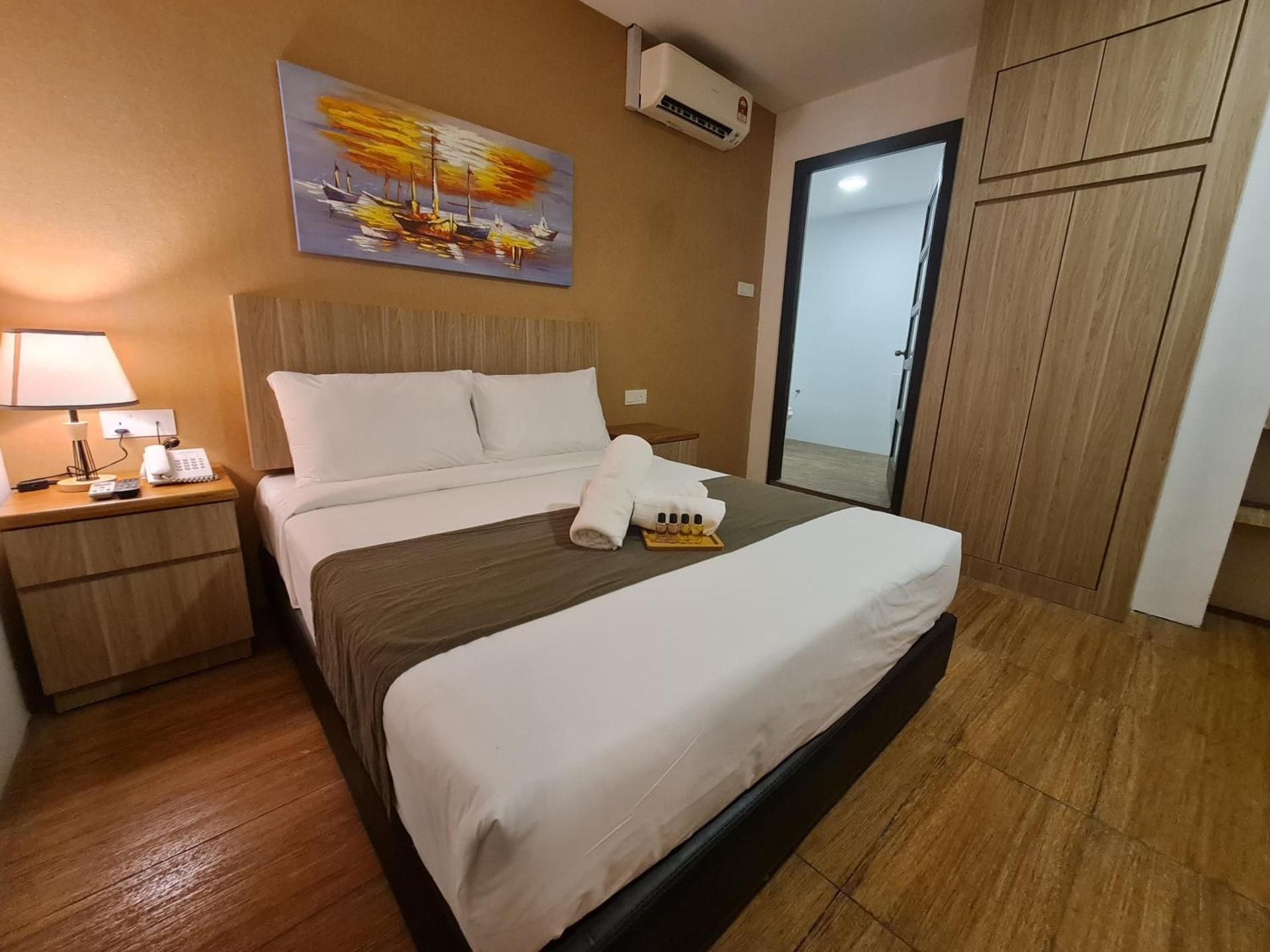 Deluxe Queen Room