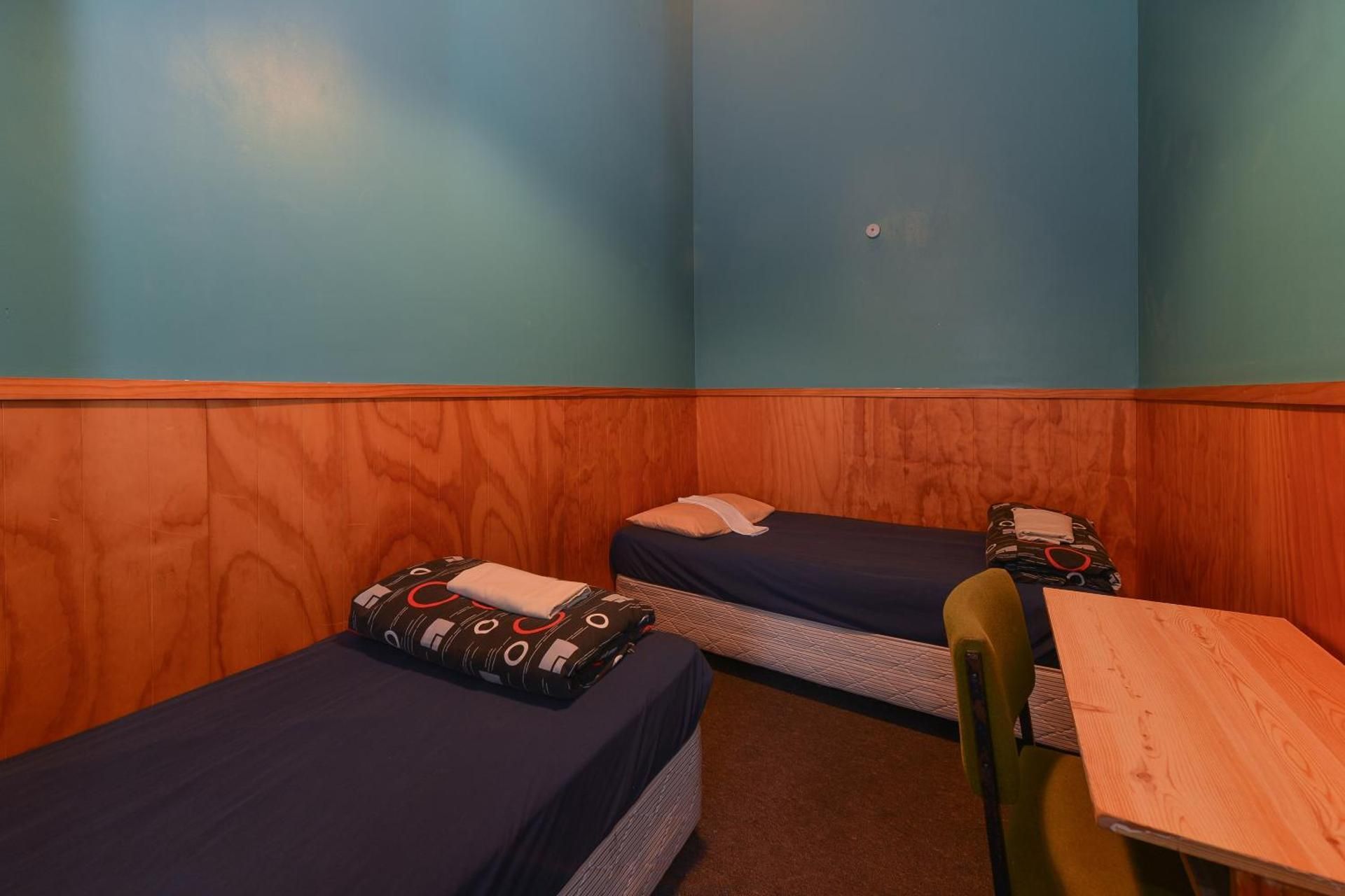 Twin Hostel Room with Shared Bathroom