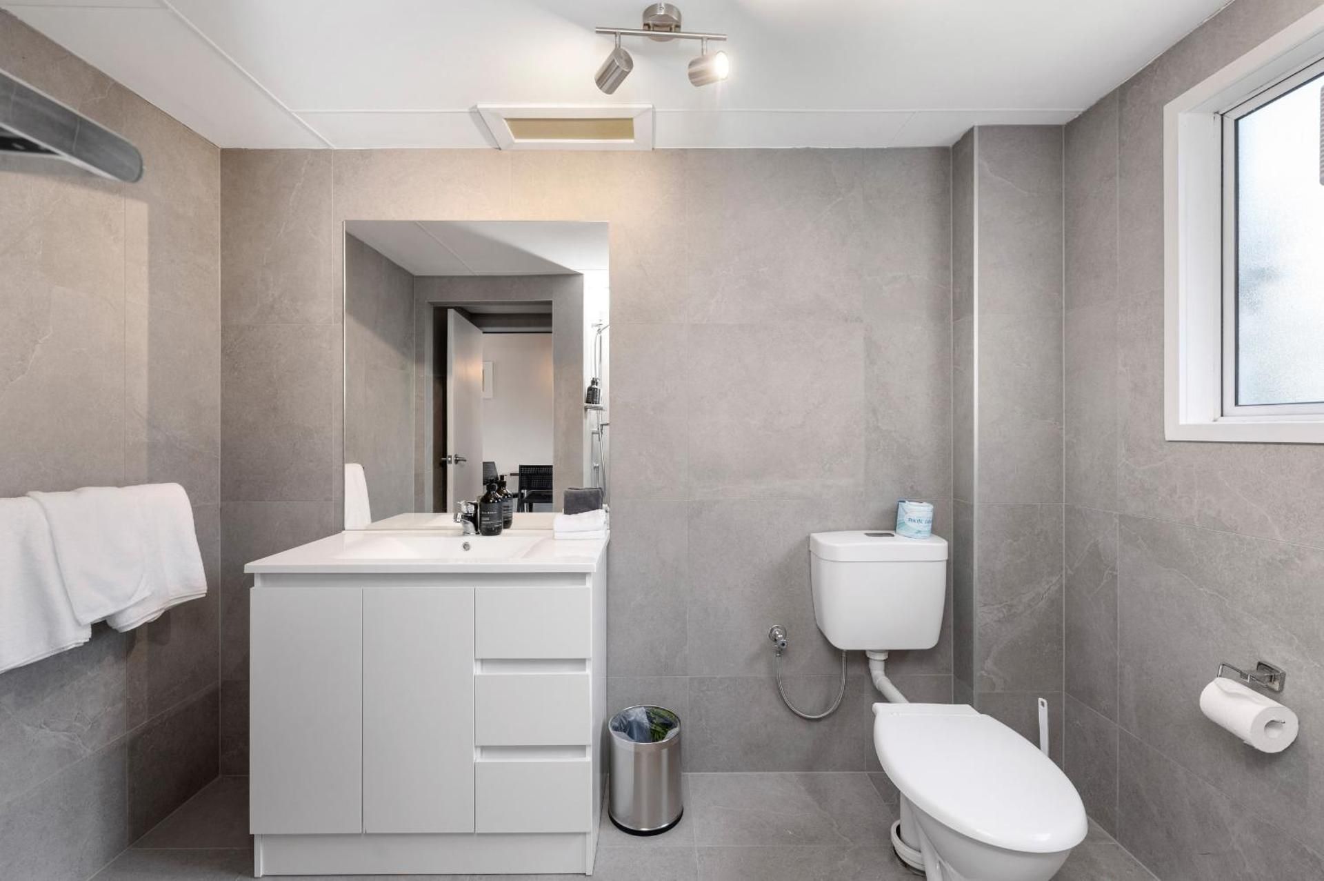 Lake Lodge Motel One-Bedroom Apartment 2