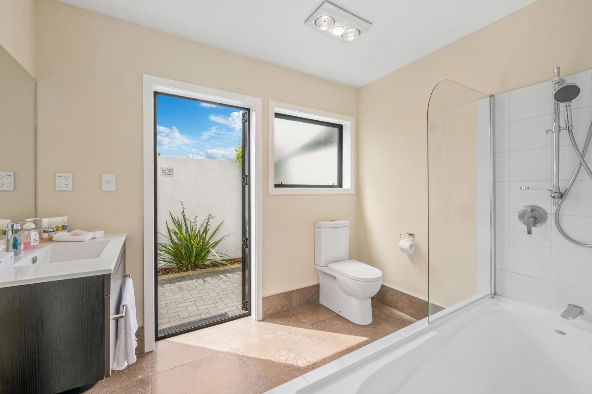 Deluxe One Bedroom with Spa