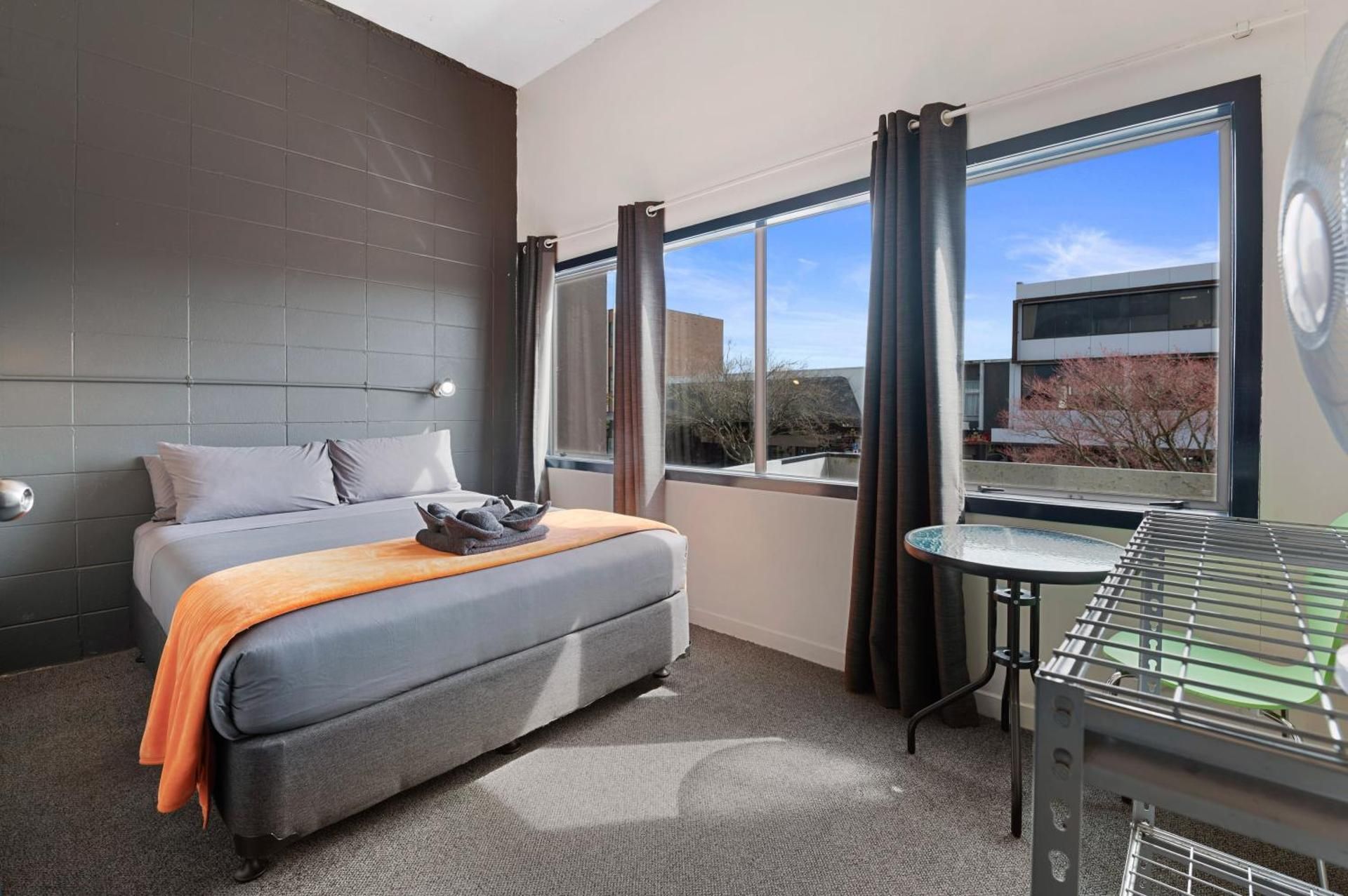 Rock Solid Backpackers Rotorua Double Room Shared Bathroom