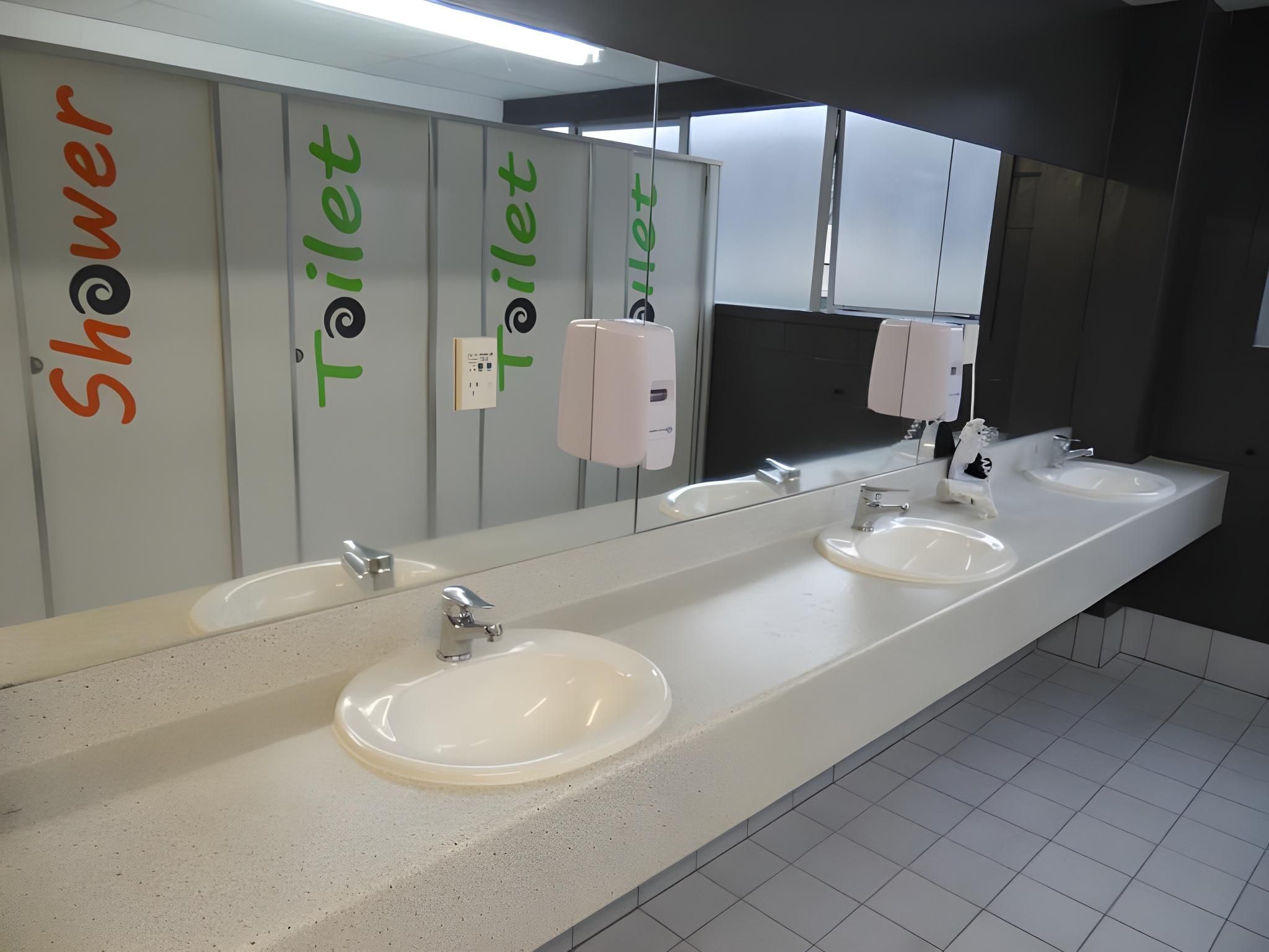 1 Person in 4-Bed Dormitory with Shared Bathroom - Mixed