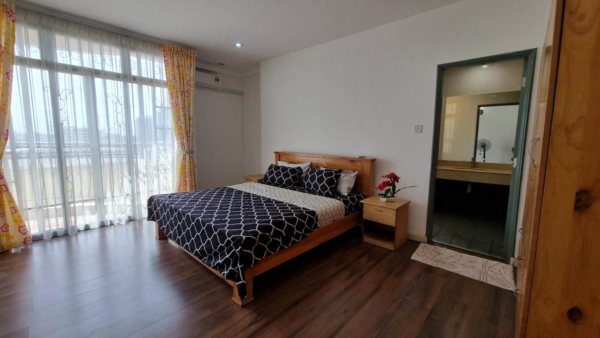 Apartment with Balcony