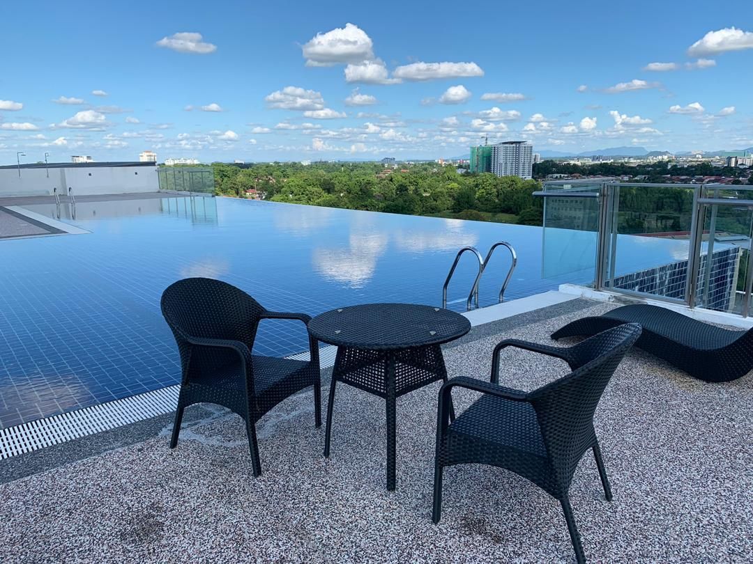 swimming pool [outdoor]