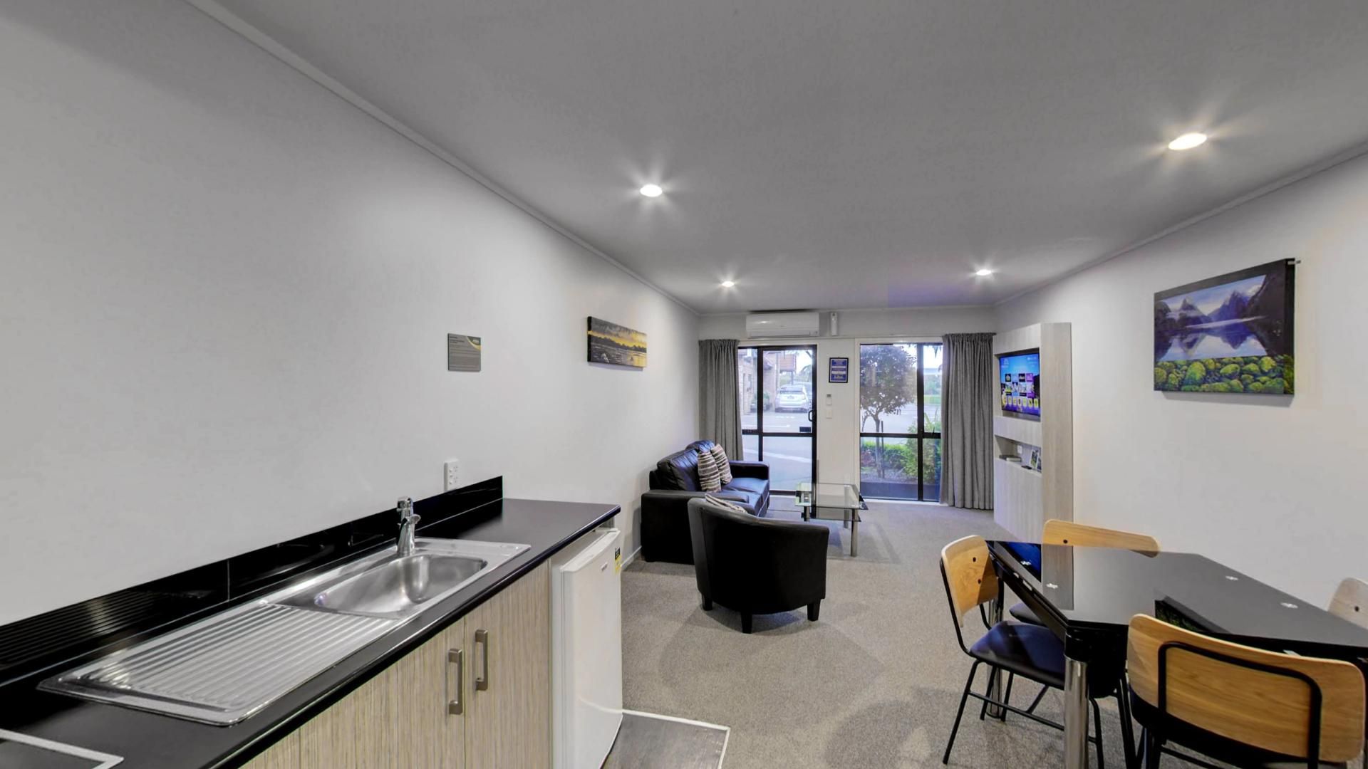 Family Apartment with Hot Tub - Split Level