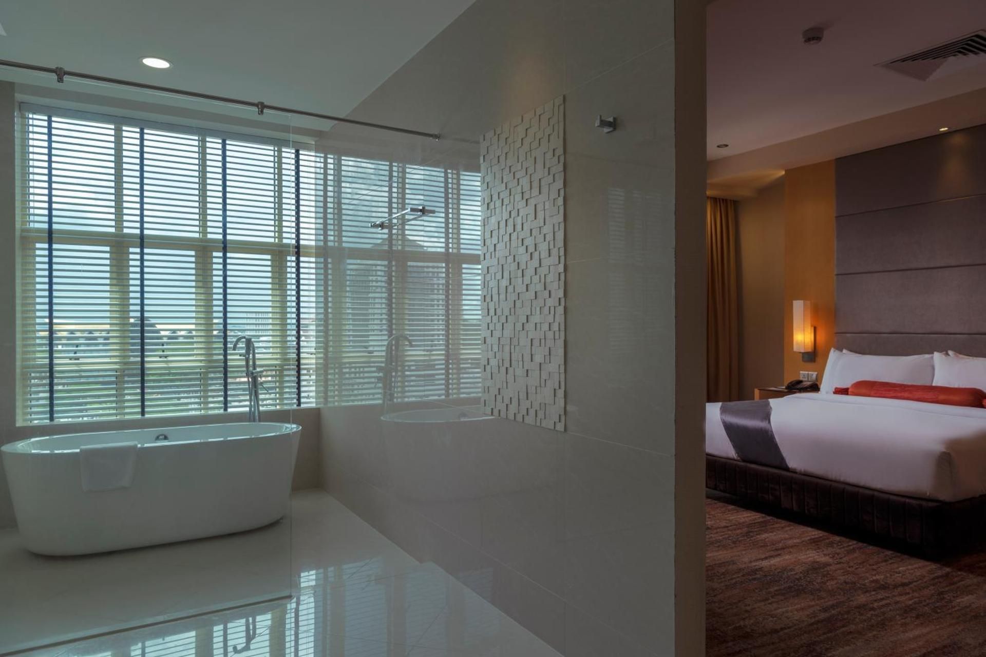 Premier King Suite