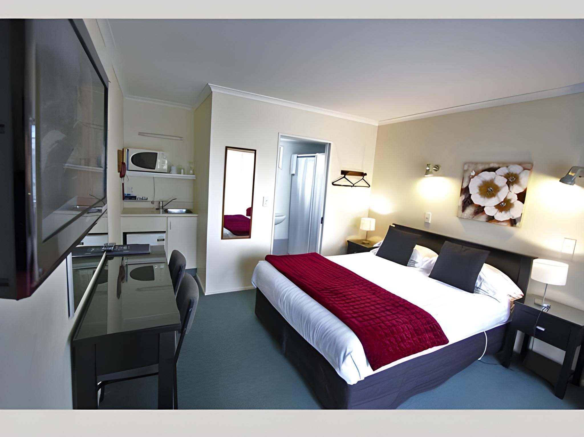 Accolade Motel Compact Queen Studio