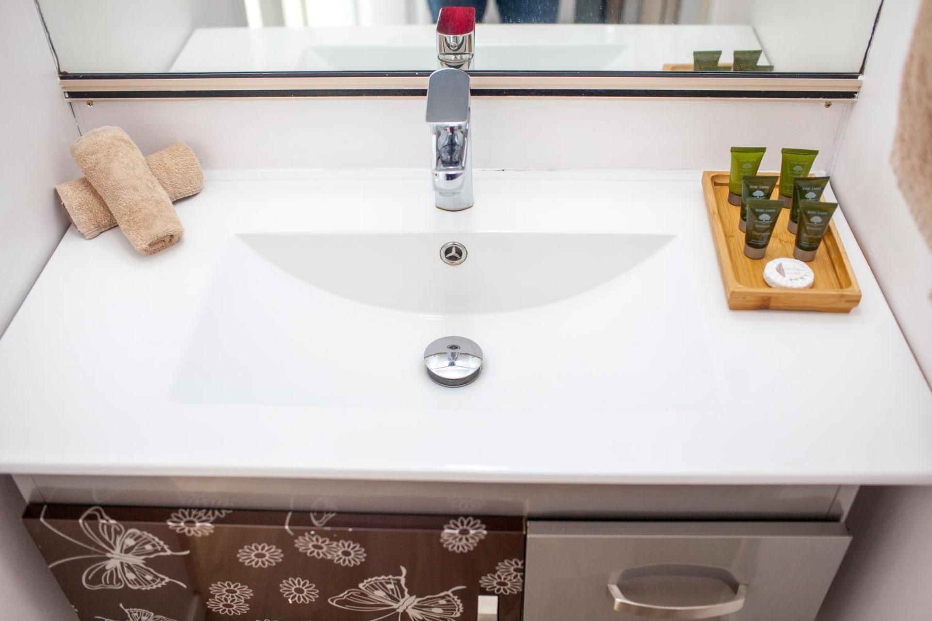 Rose Court Motel One-Bedroom Apartment 3