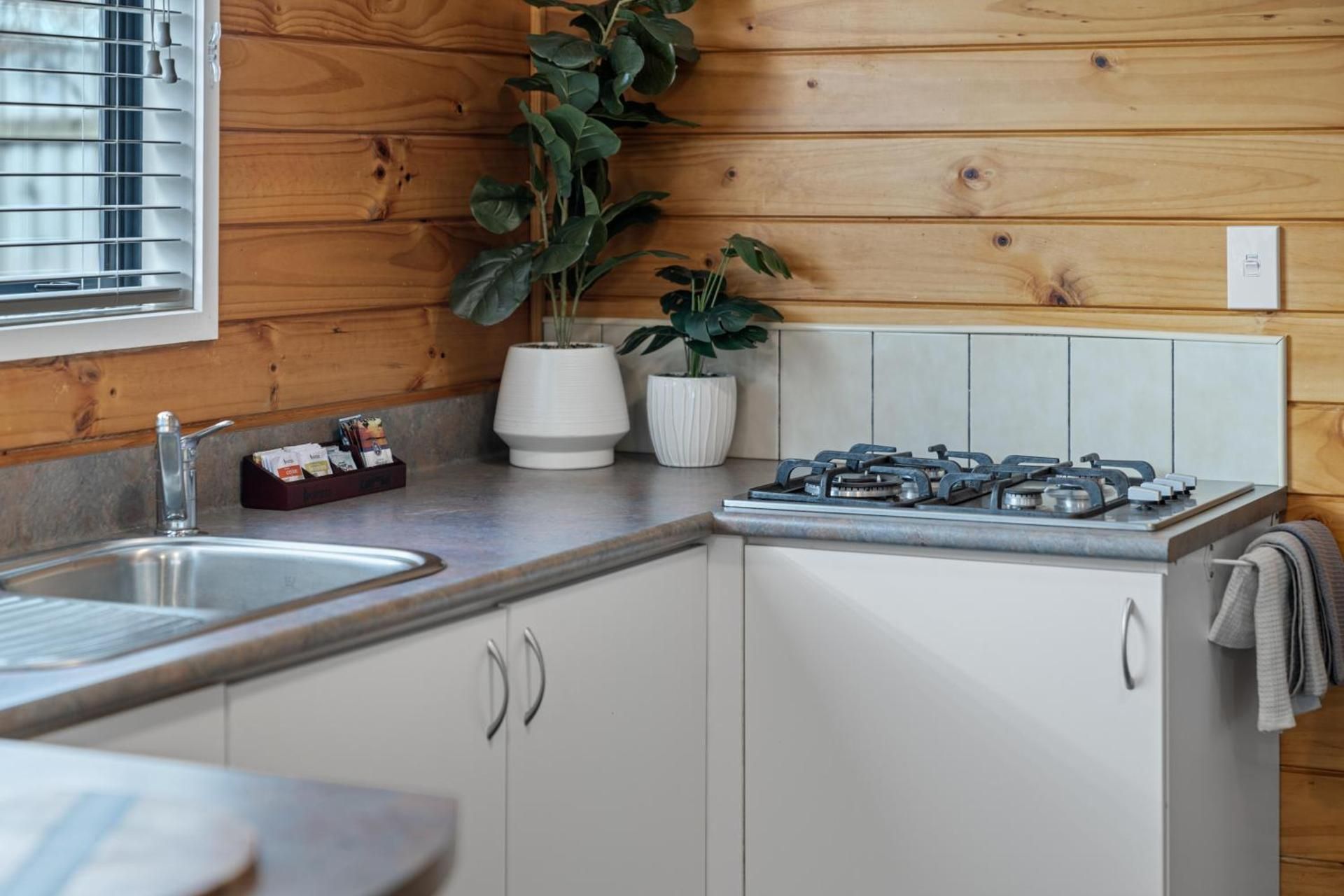 Tasman Holiday Parks – Rotorua Motel Two Bedroom