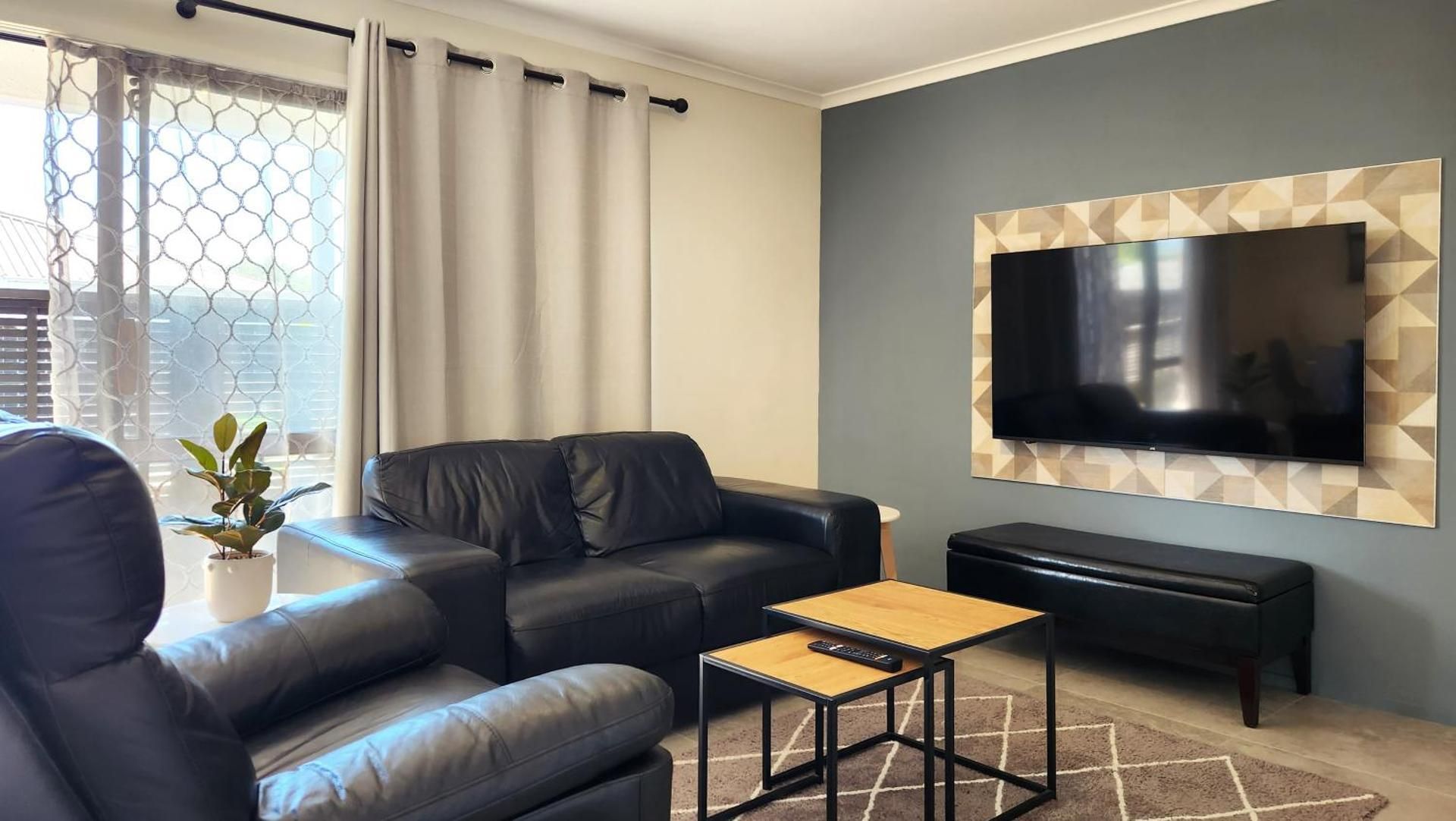 Deluxe Queen Suite