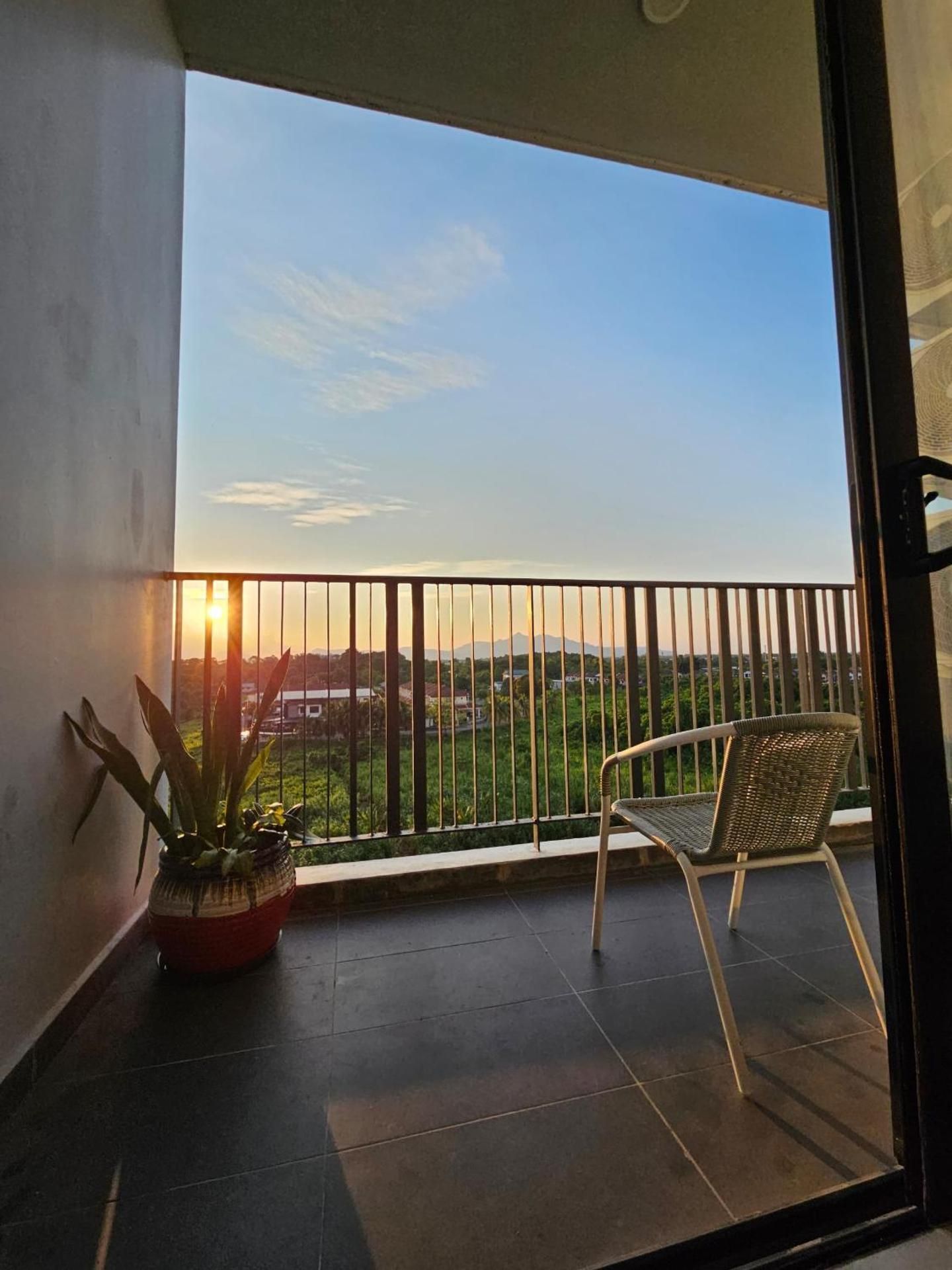 Three-Bedroom Apartment with Balcony