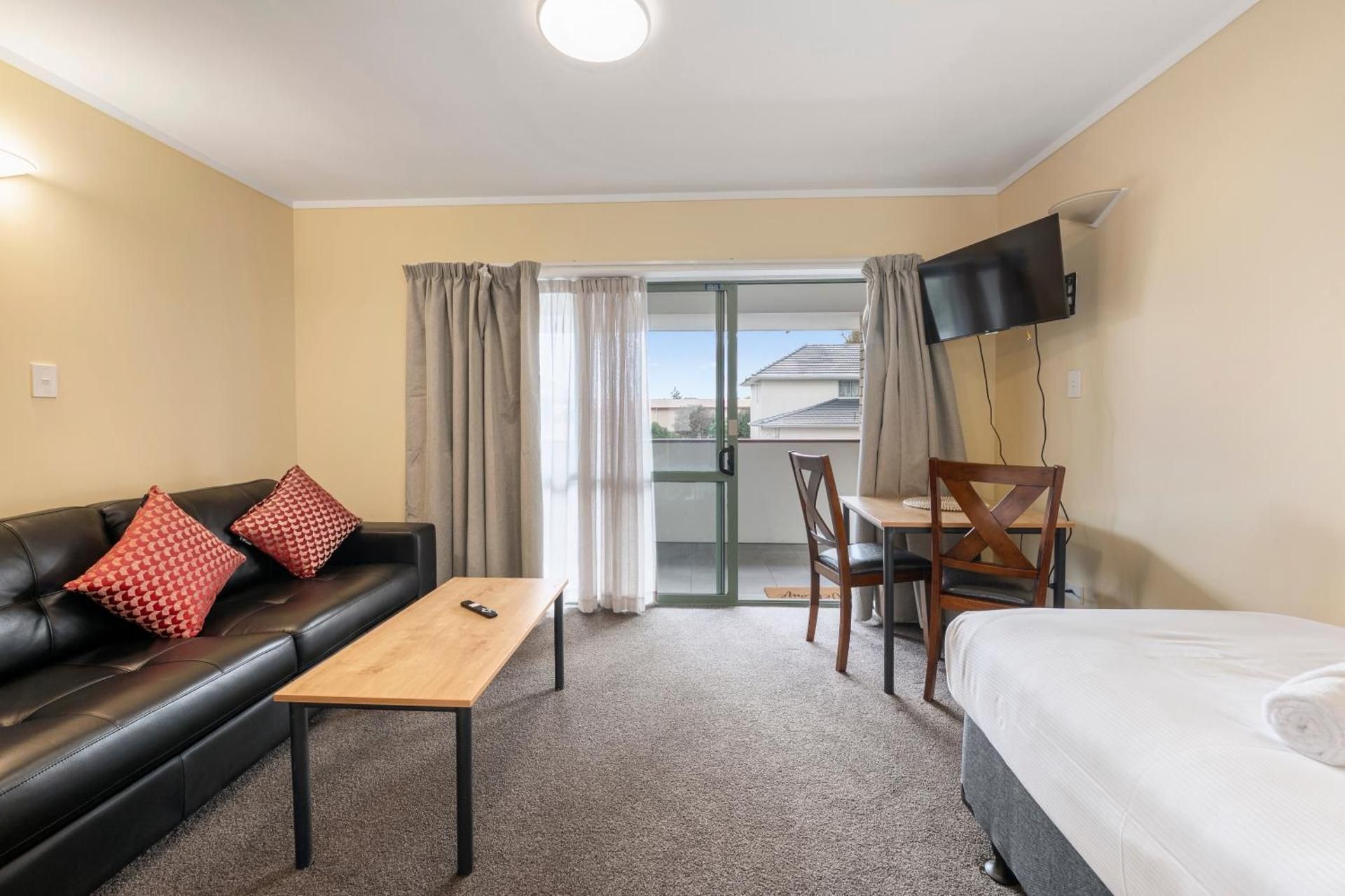 Fenton Court Motel One-Bedroom Apartment
