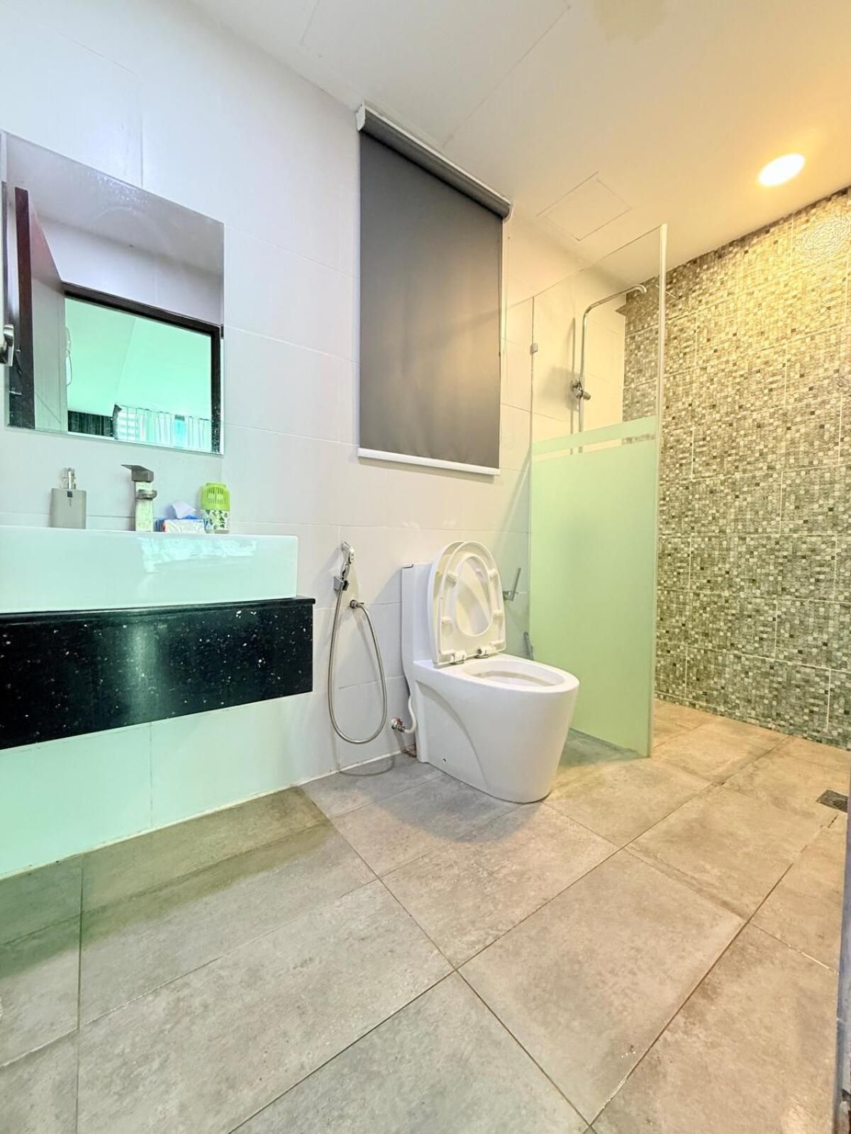 Three-Bedroom Apartment with Balcony