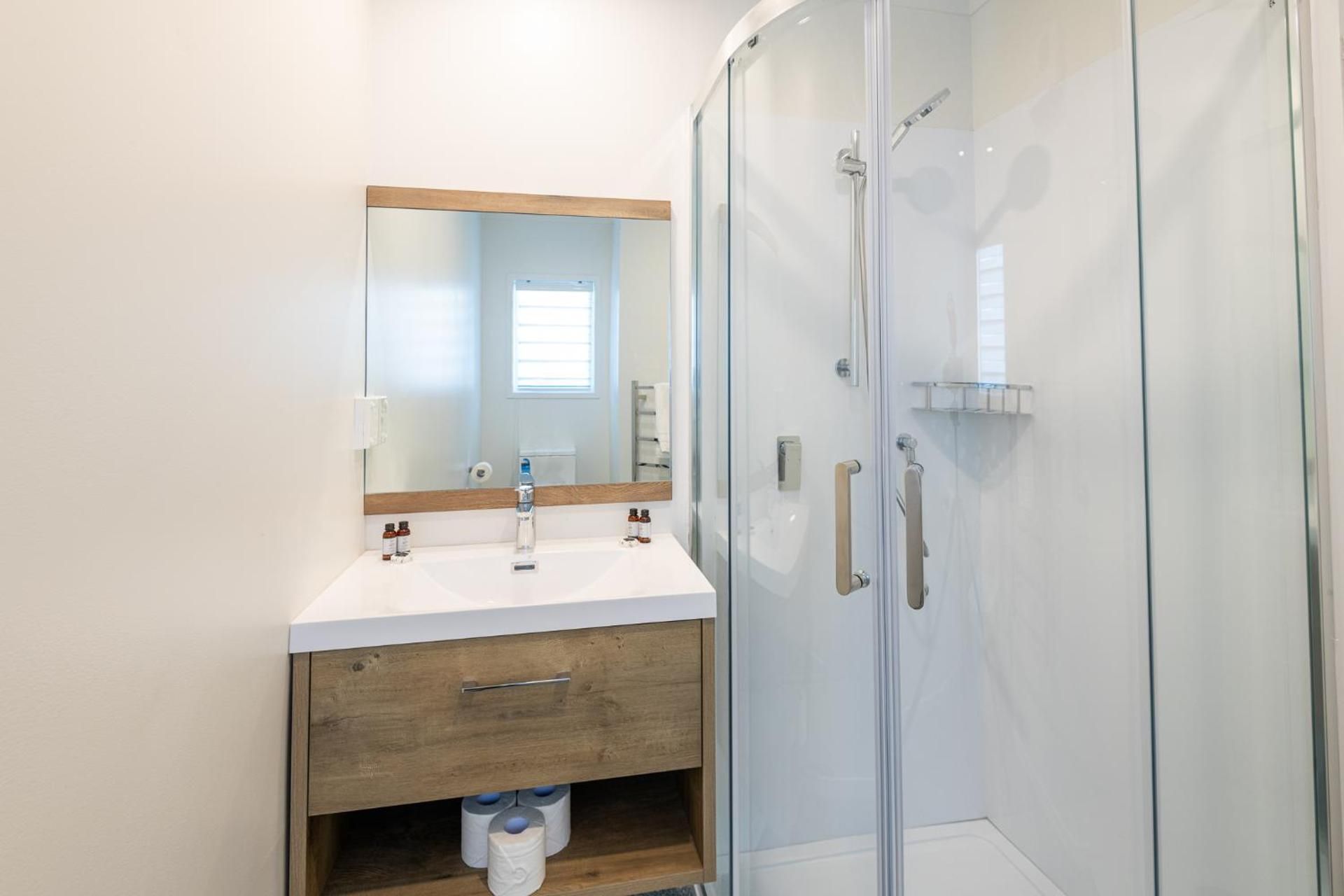 Deluxe One-Bedroom Suite with Spa Pool