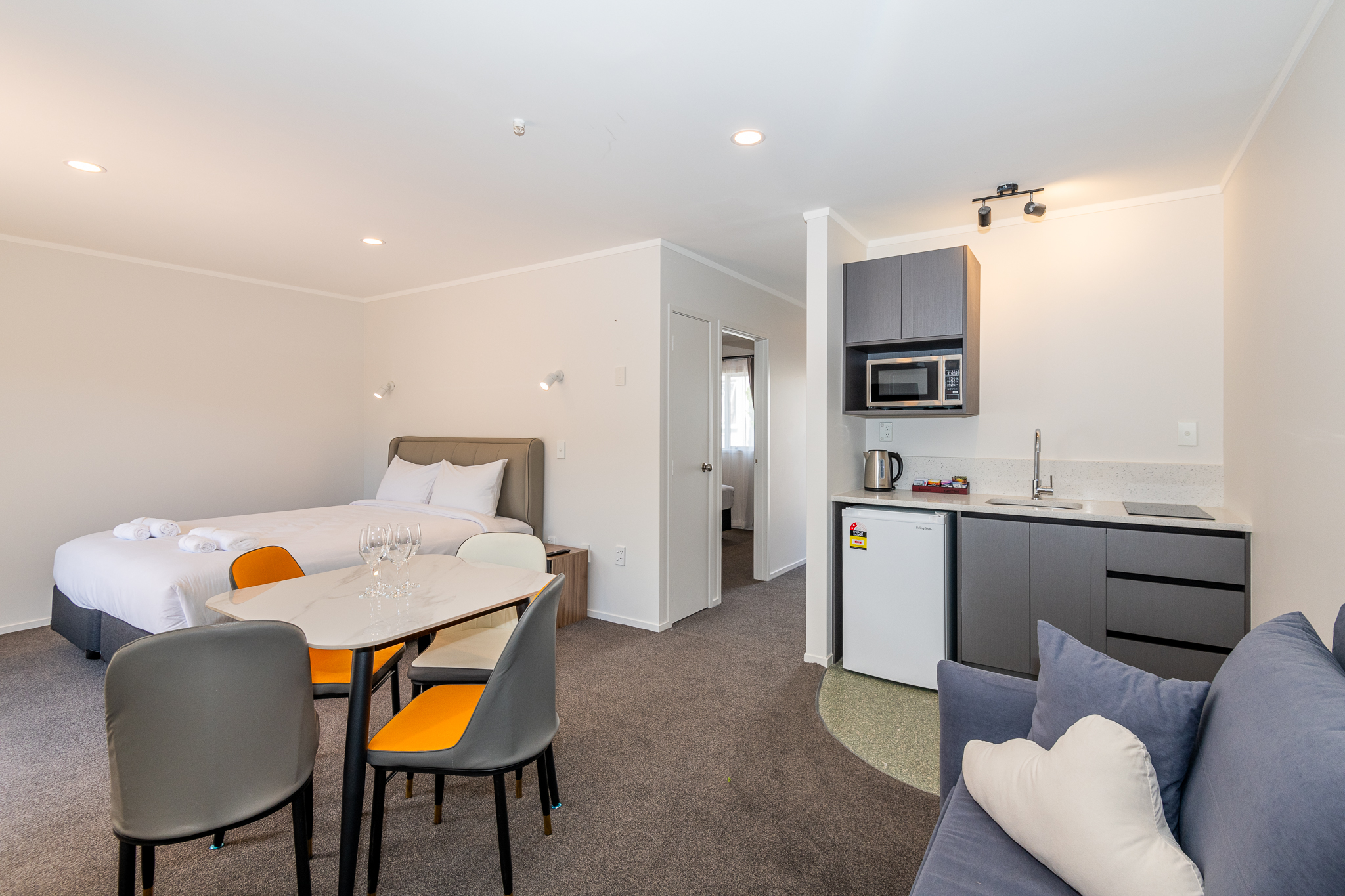 Aurora City Suites Motel Deluxe Family Suite