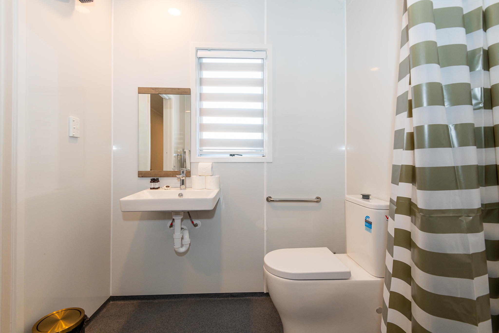 Aurora City Suites Motel 2 Bedroom Standard Apartment 3