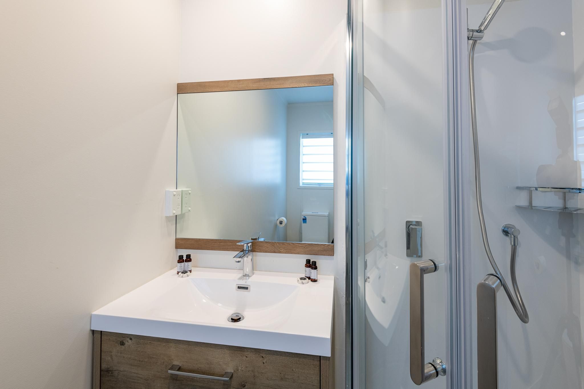 Aurora City Suites Motel Deluxe Family Suite 2