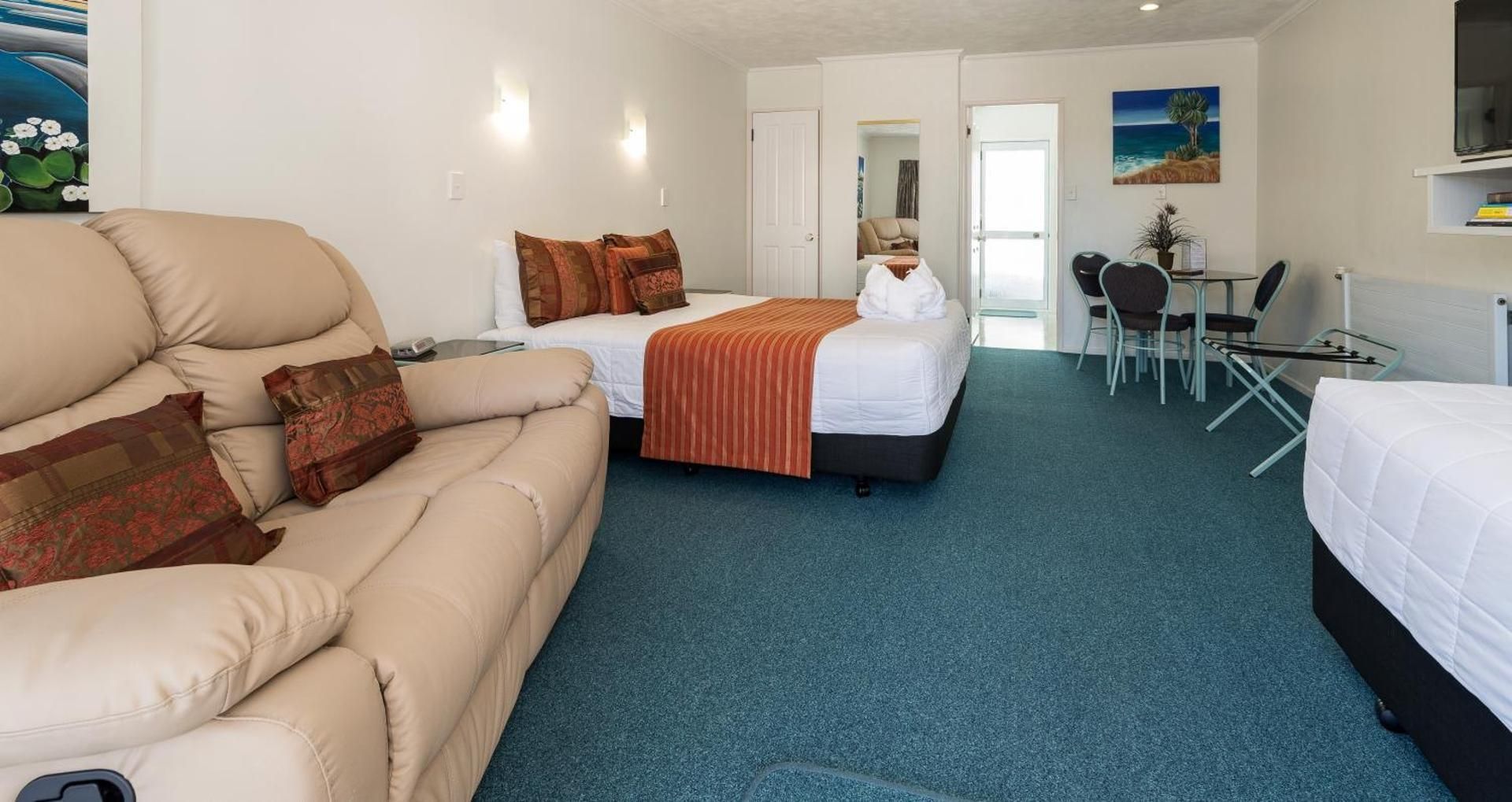 Twin Studio with Hot Tub