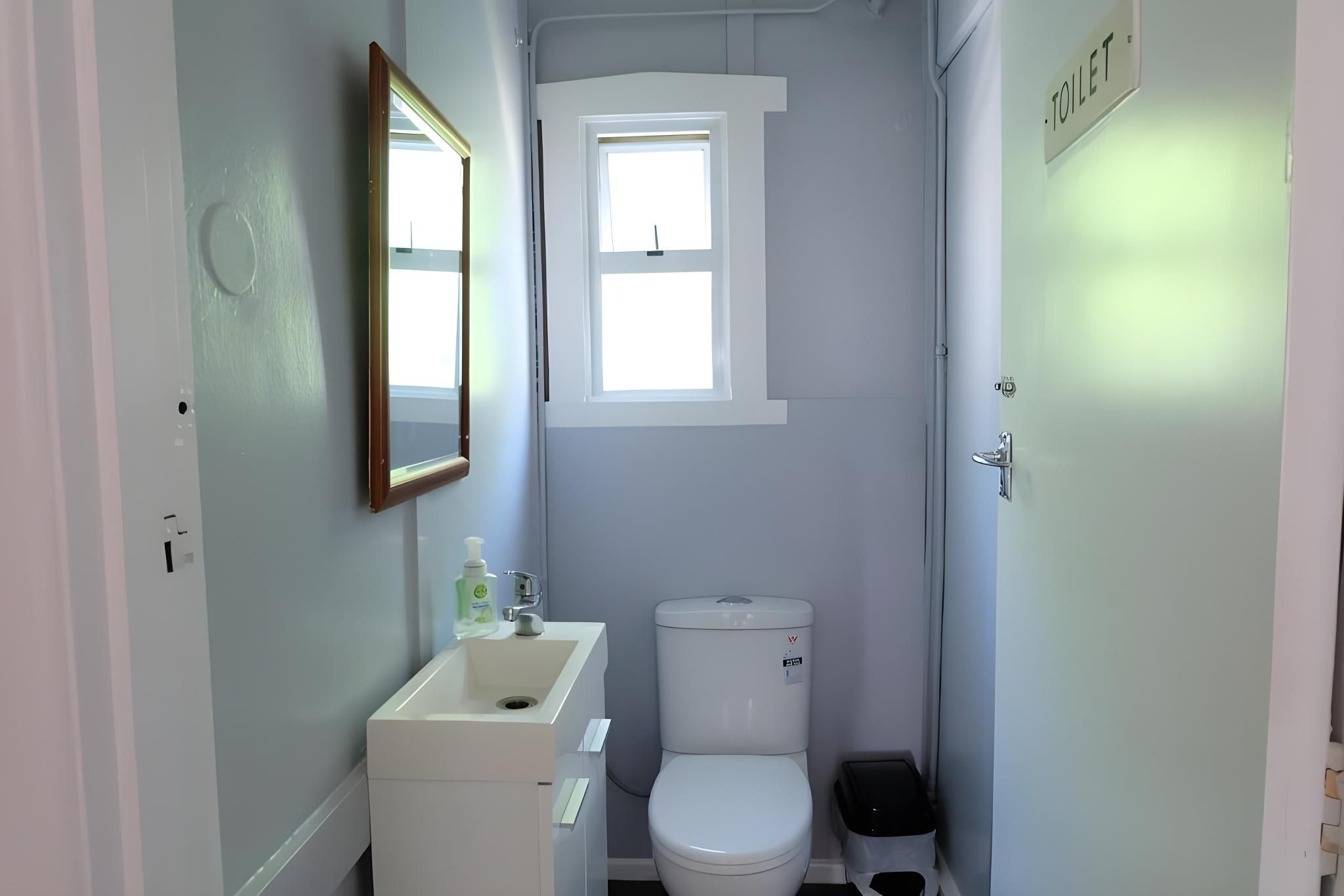 Kiwi AS Guest House Family Room with Private Bathroom 1 2