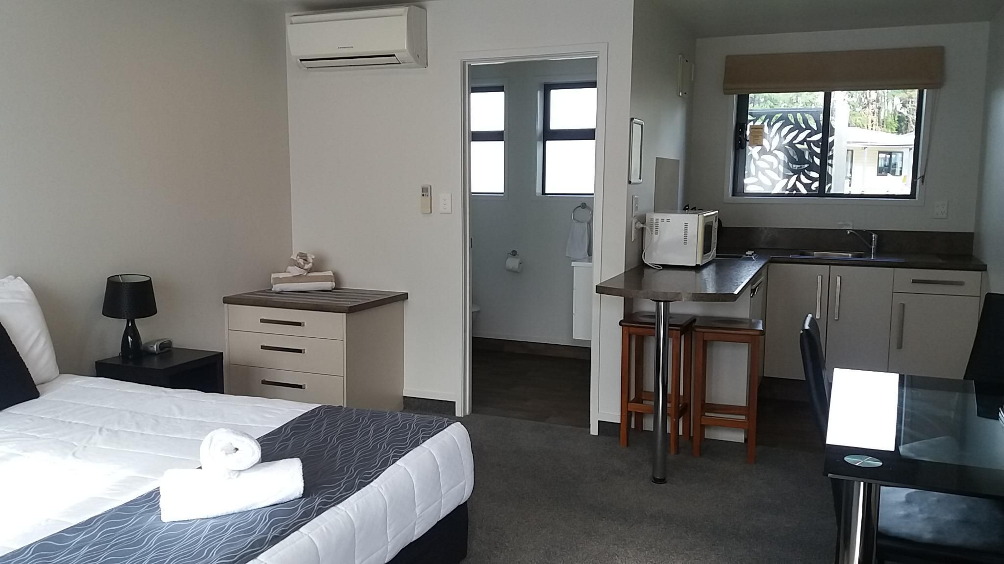 All Seasons Holiday Park Hotel Motel Room 2