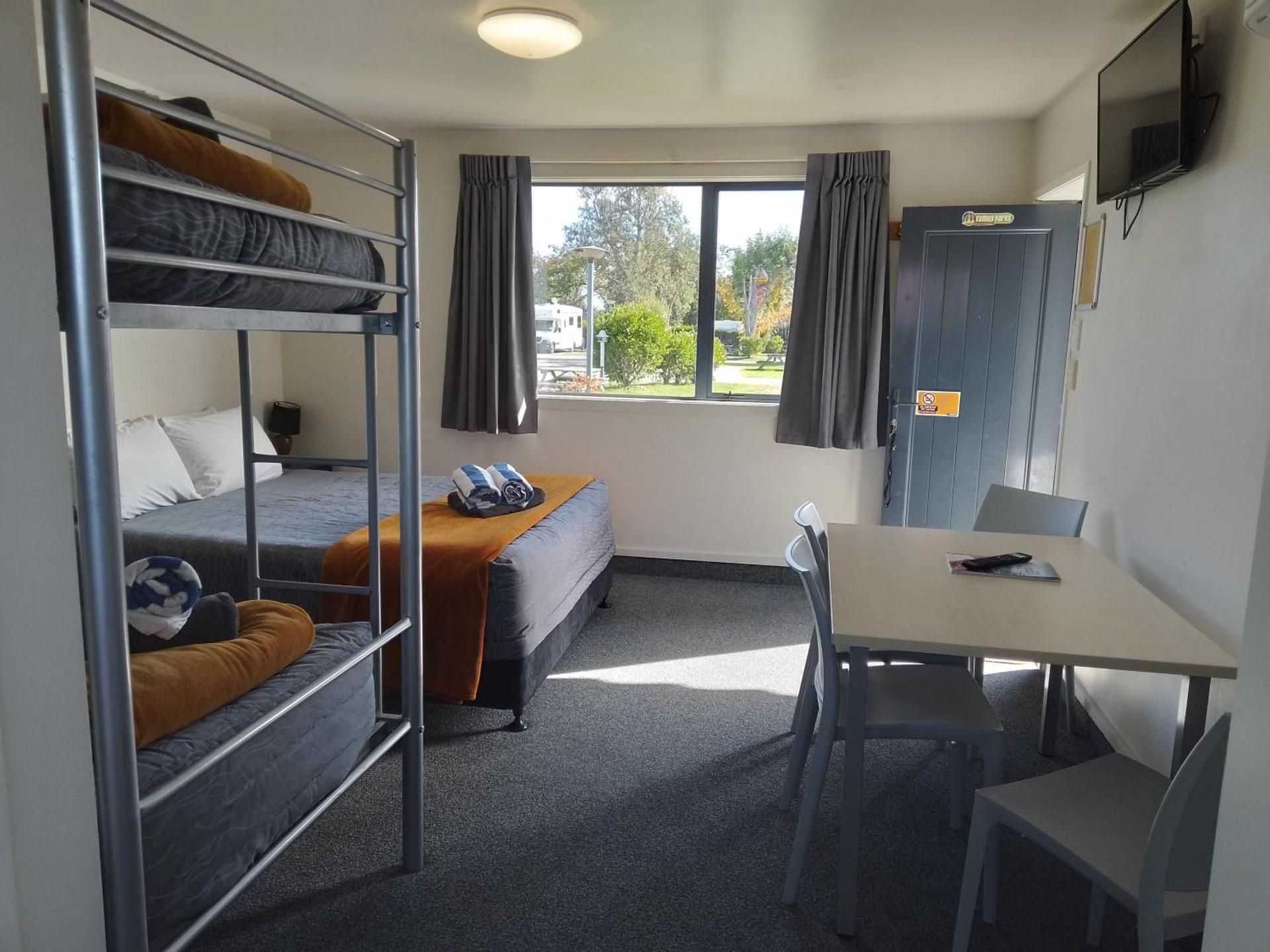 Economy Studio (4 Adults)