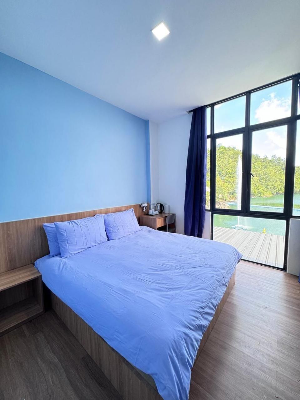 Double or Twin Room with Lake View
