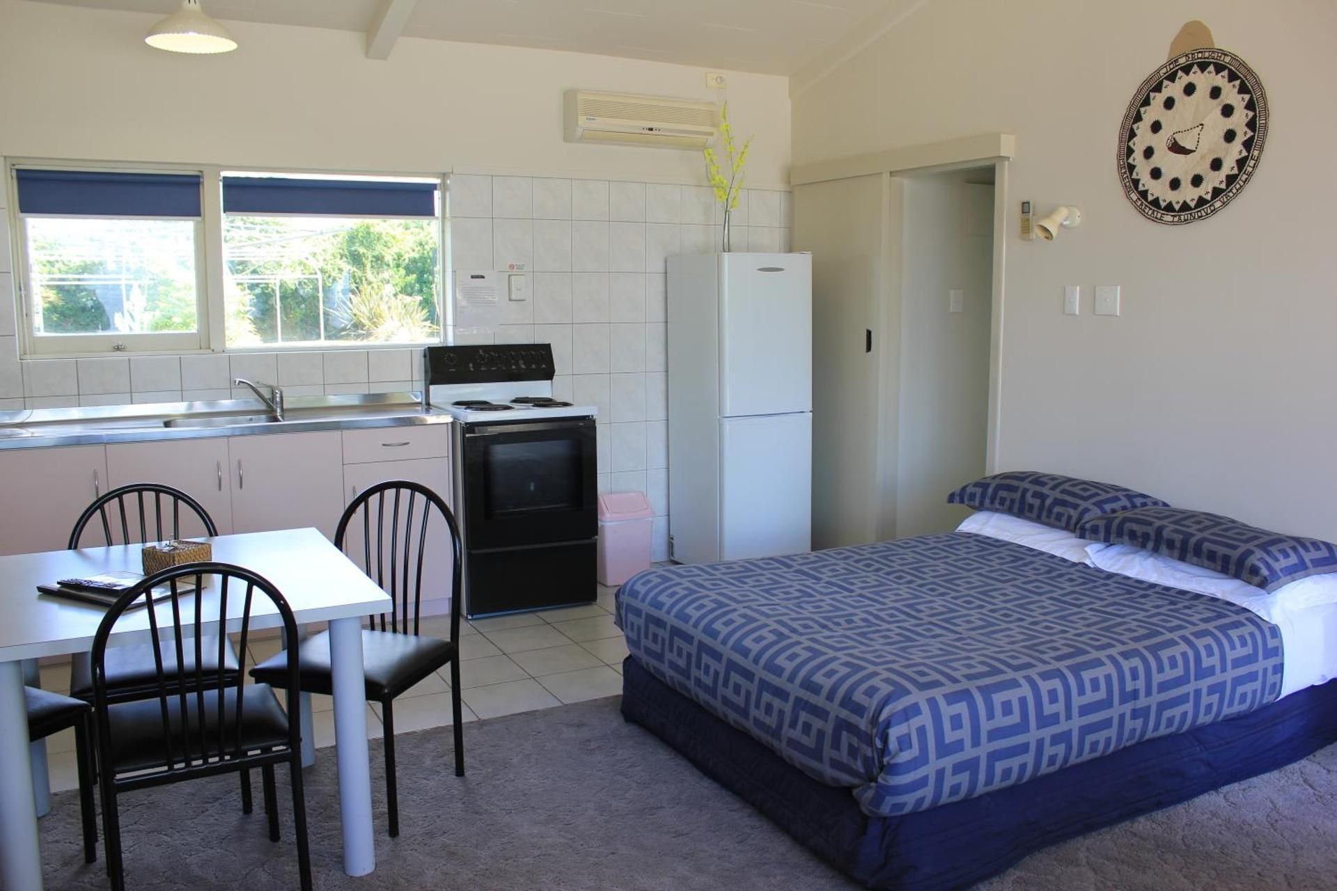 Executive One - Bedroom Apartment with Lake View
