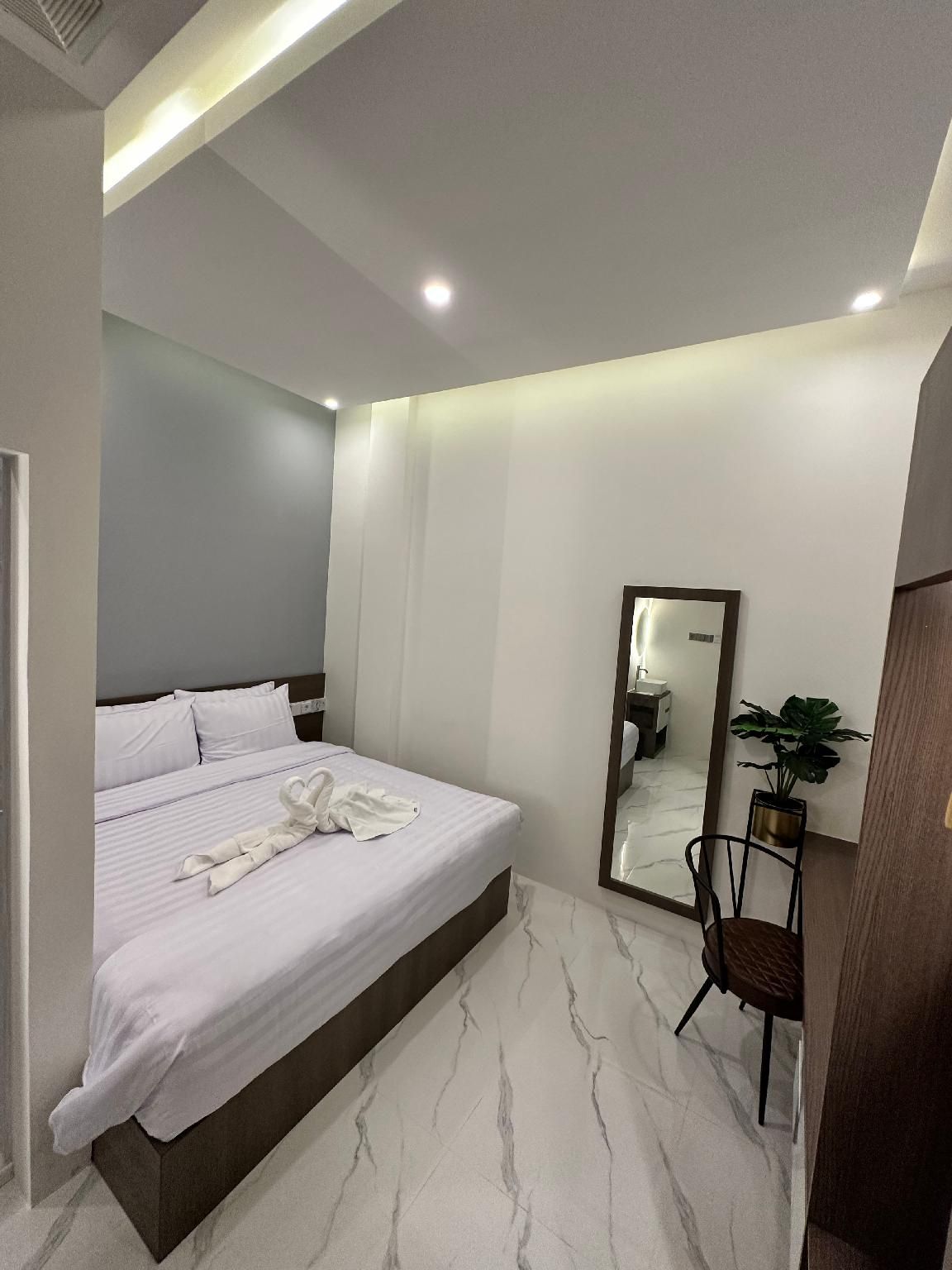 Superior - 1 Queen Bed
