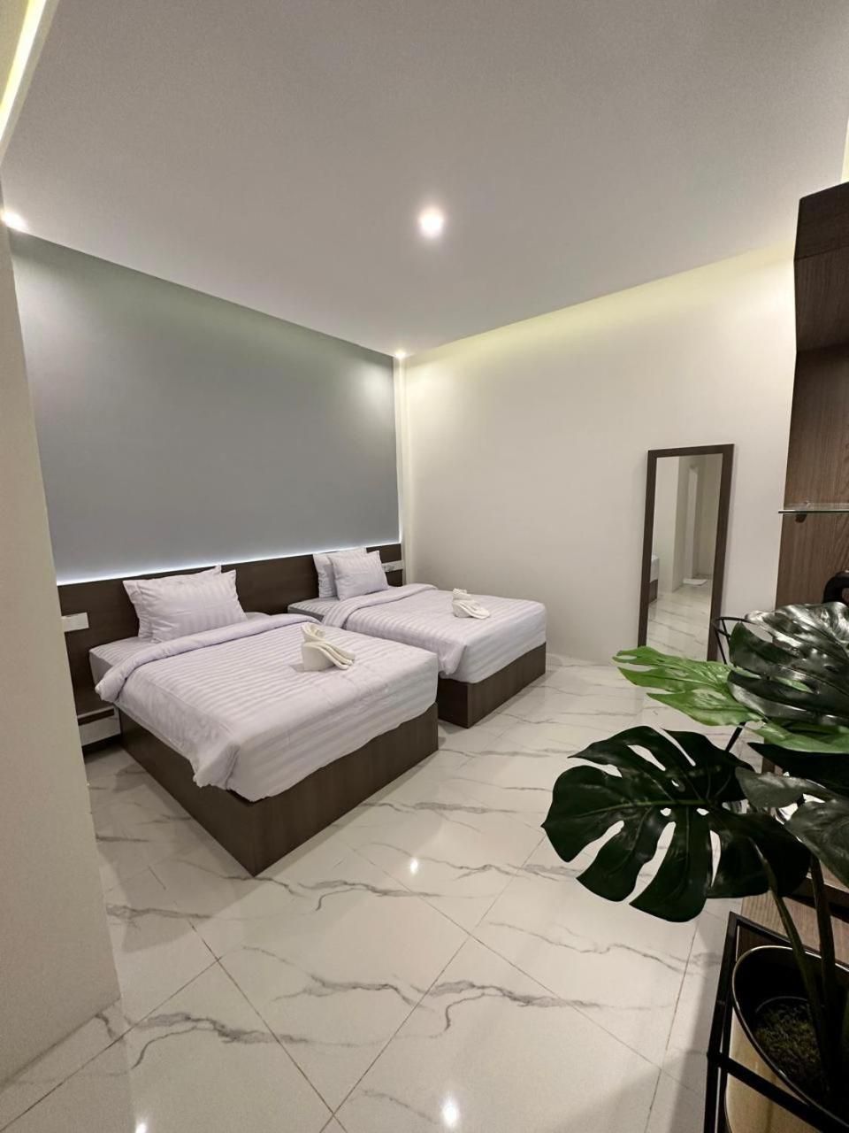 Twin Deluxe Room - Room Only