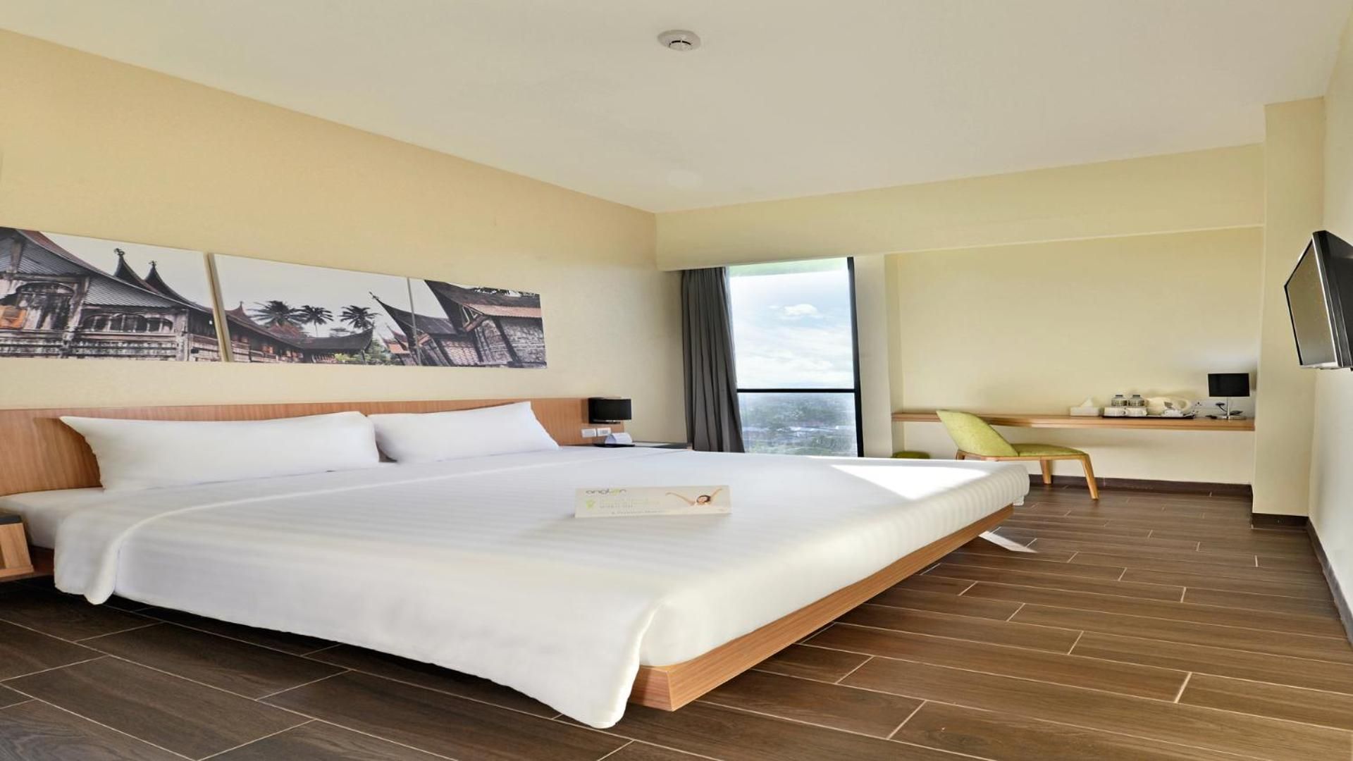 Standard Queen Bedroom