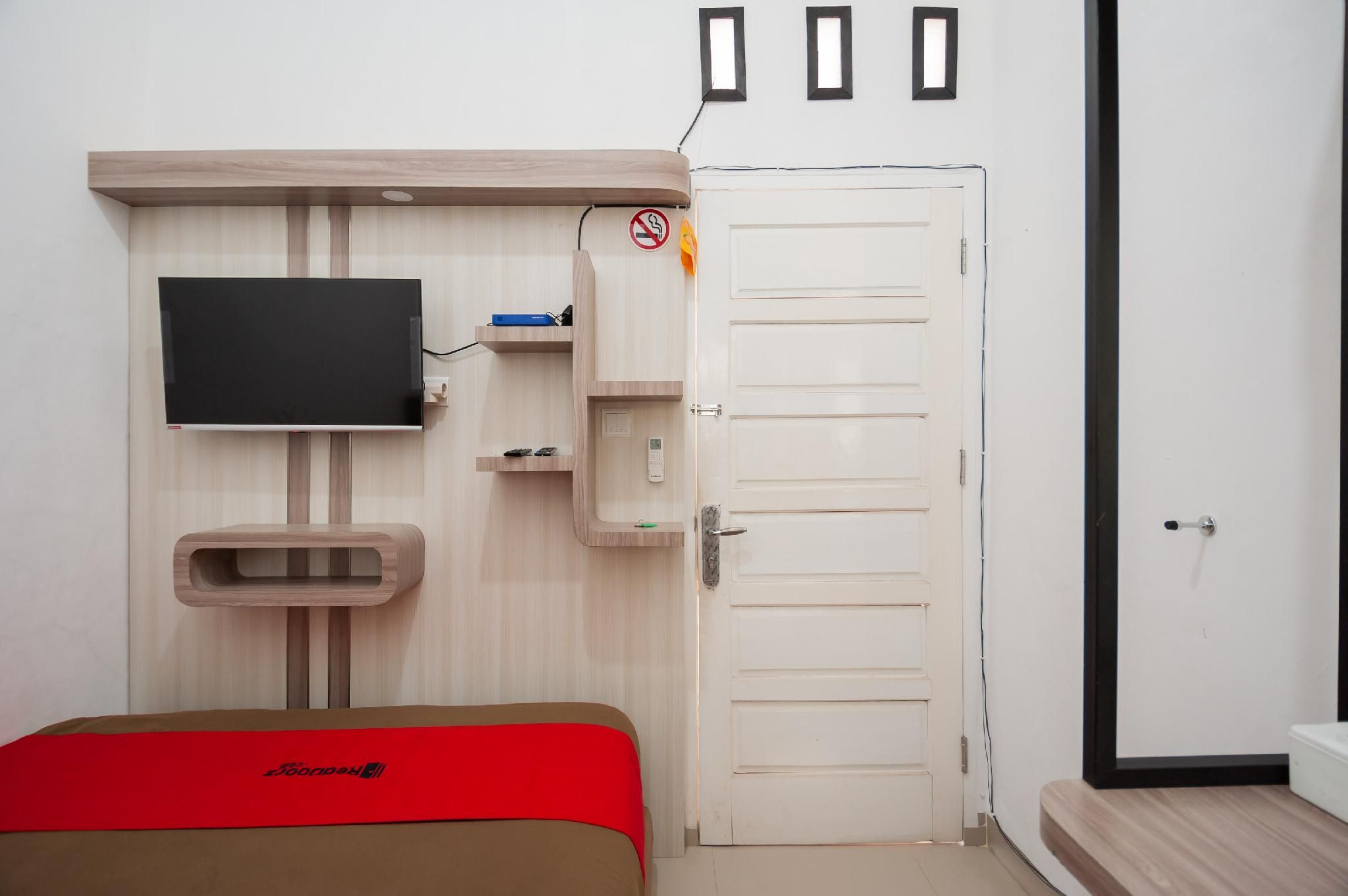 RedDoorz Room
