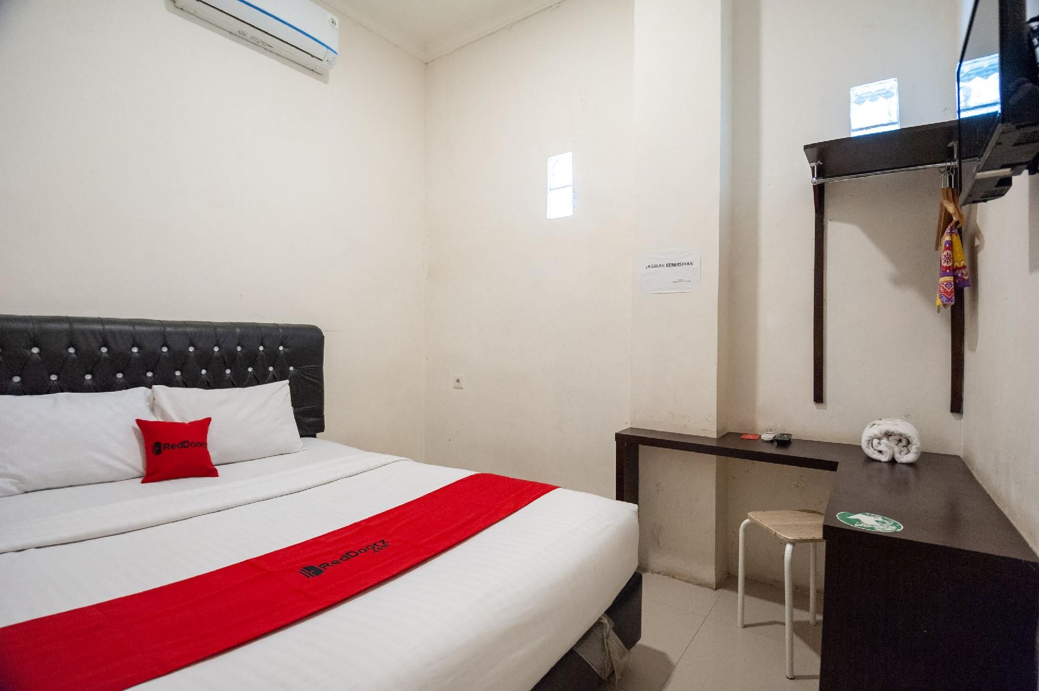 RedDoorz Room