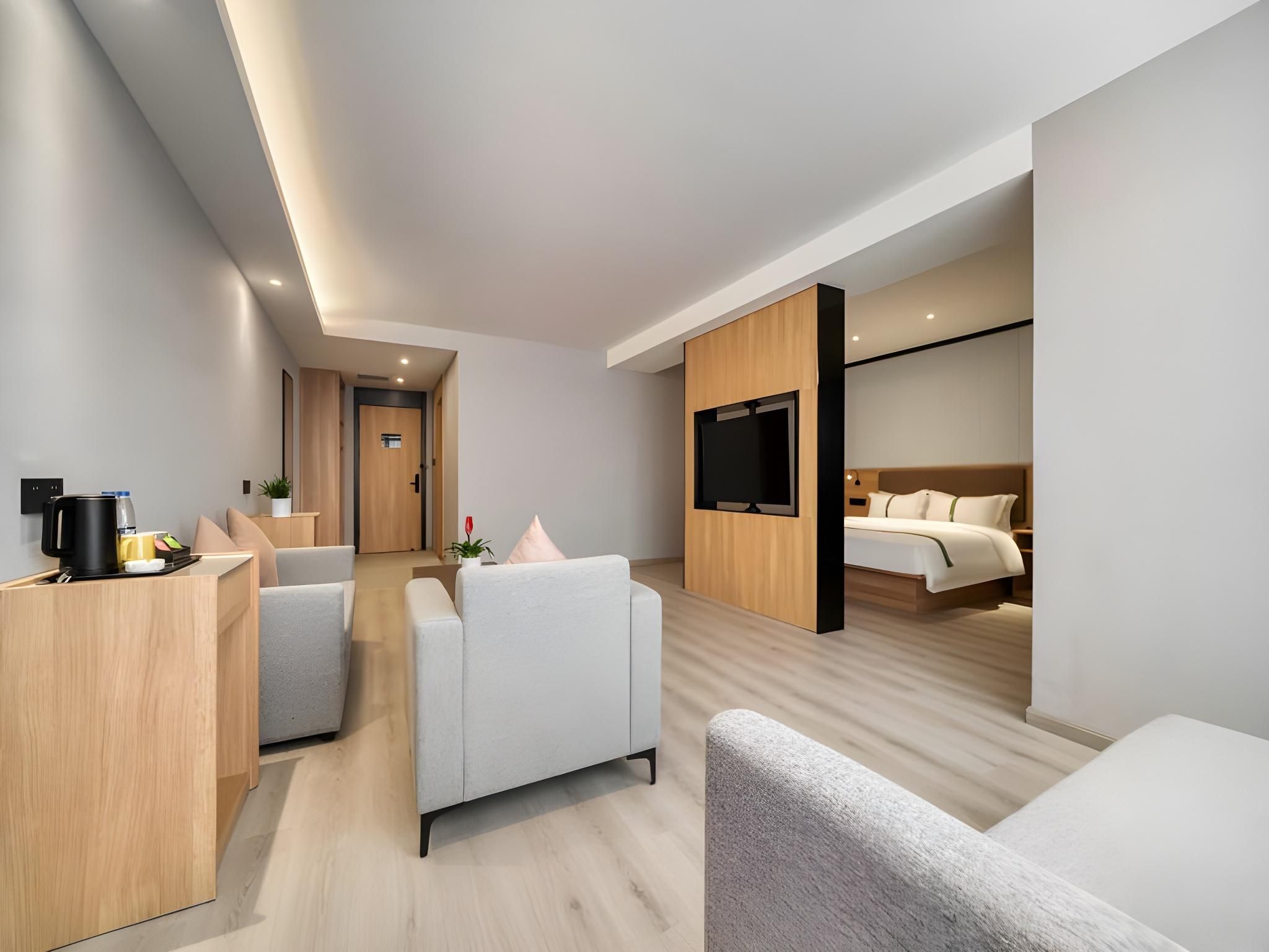 Senior Suite