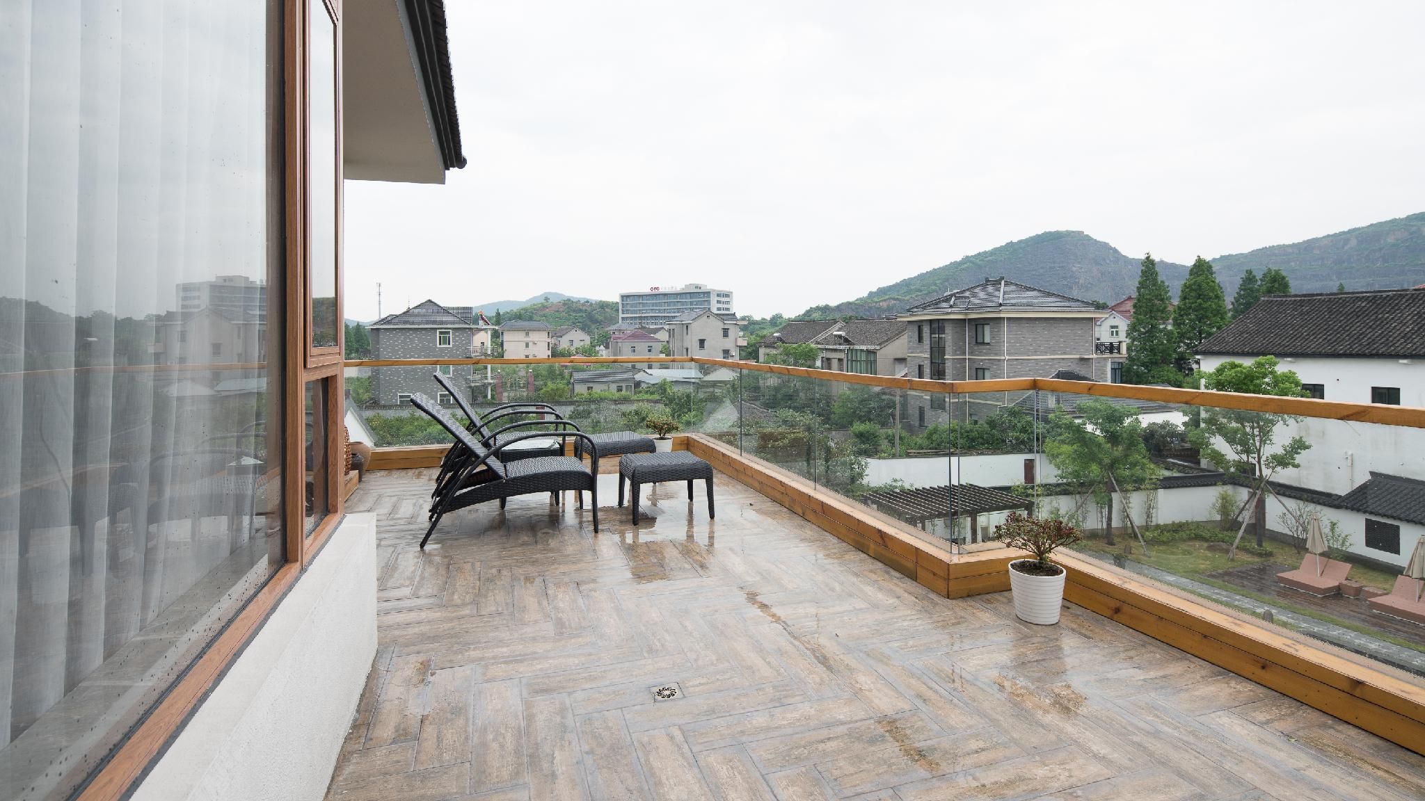 Queen Room with View