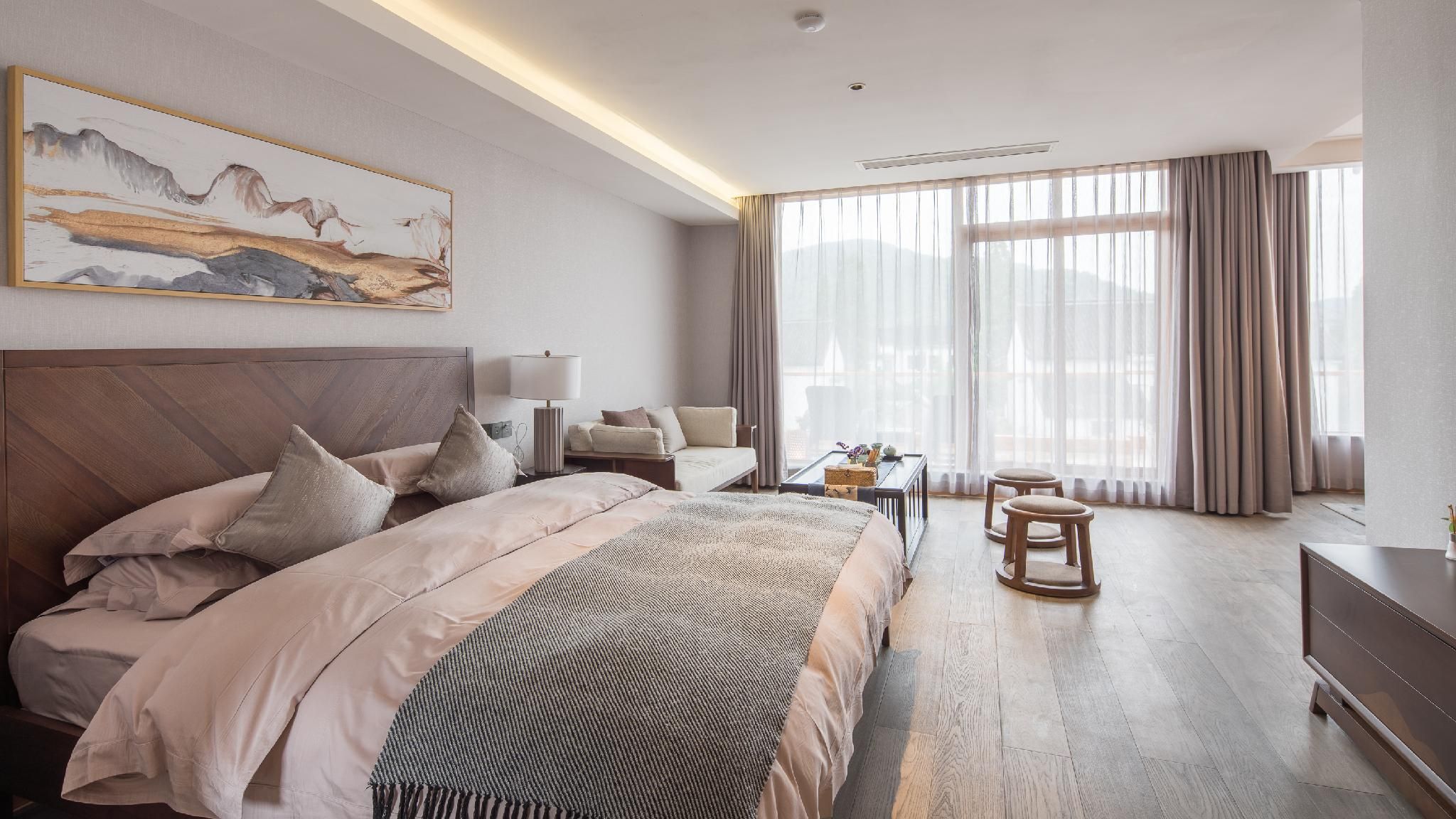 Queen Room with View