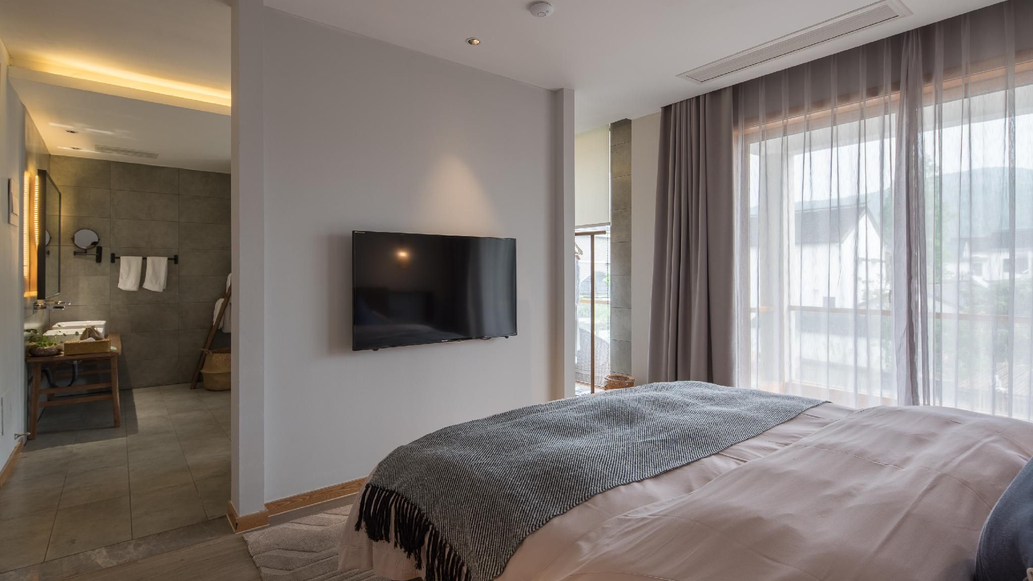 1 King Bed