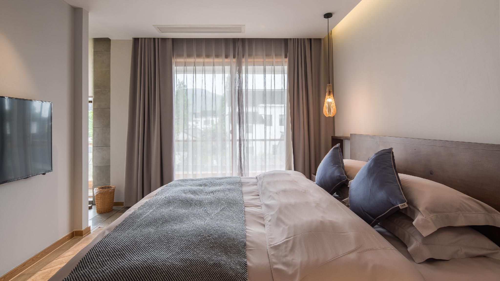 1 King Bed