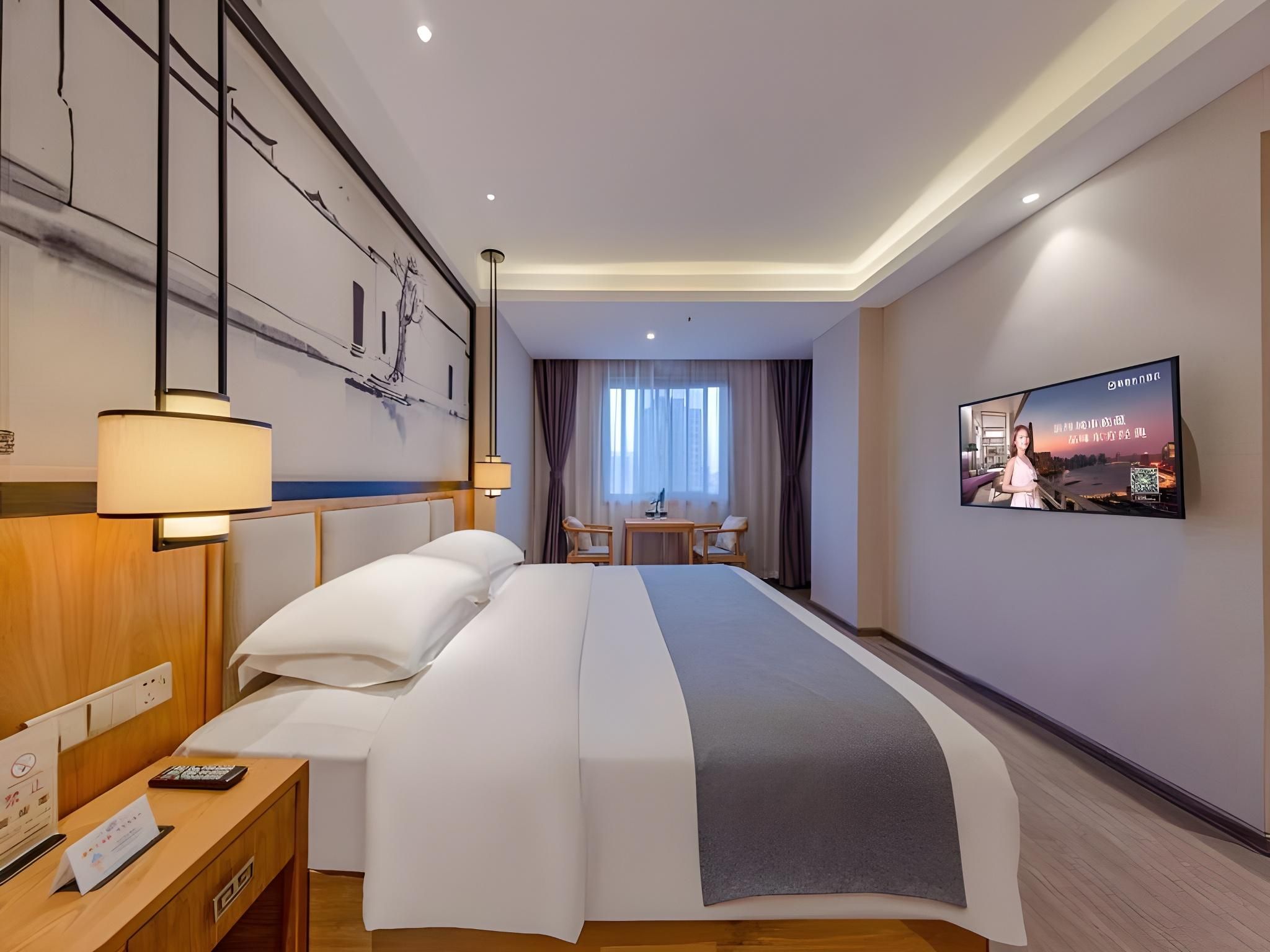 Queen Deluxe Room
