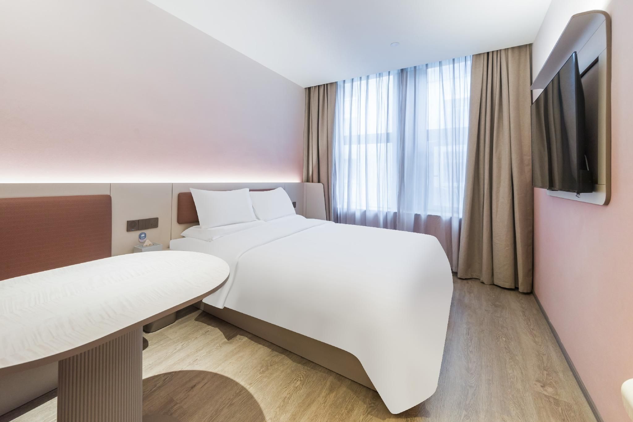 Huazhu - Room With Bed