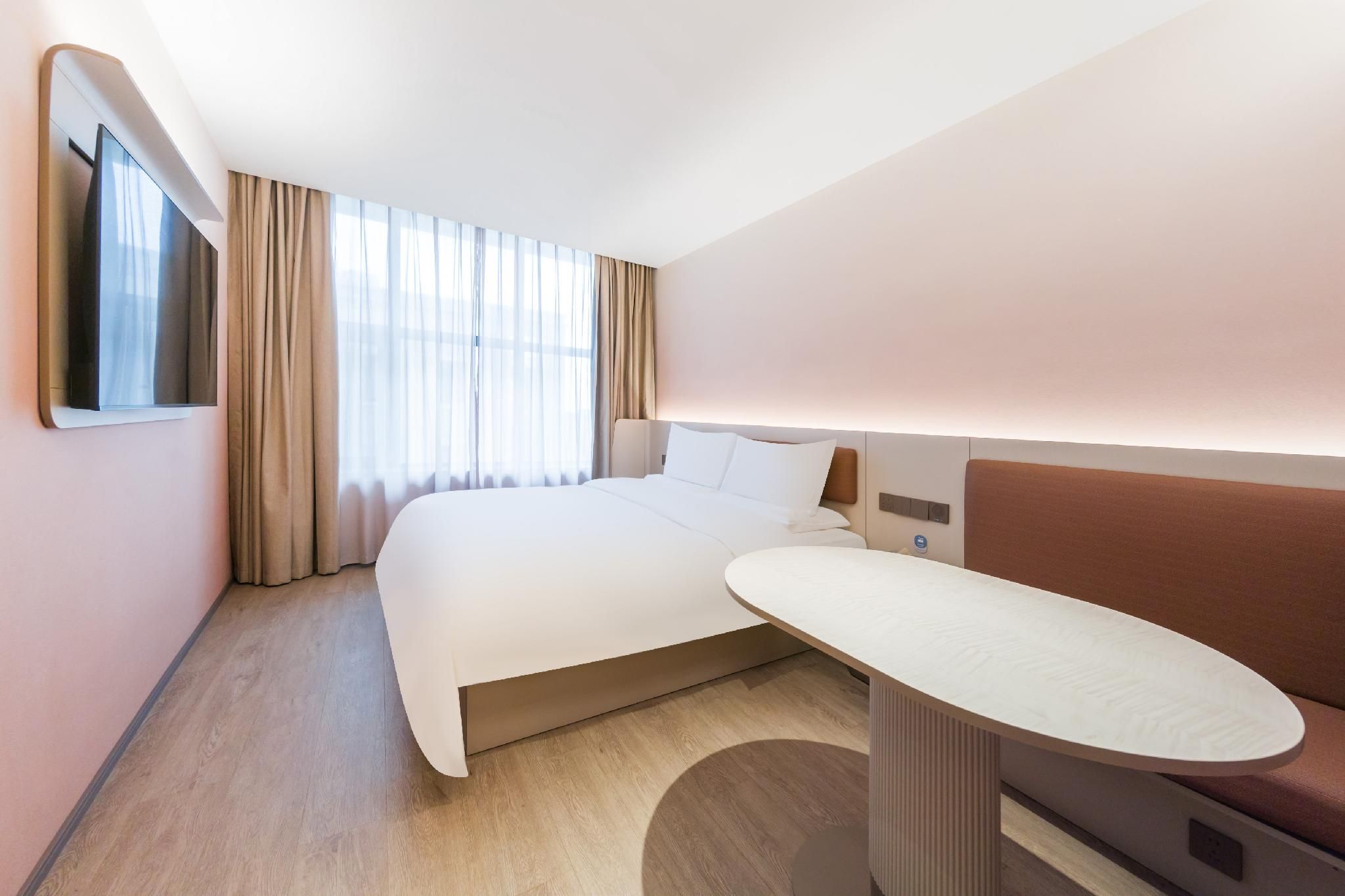 Huazhu - Room With Bed