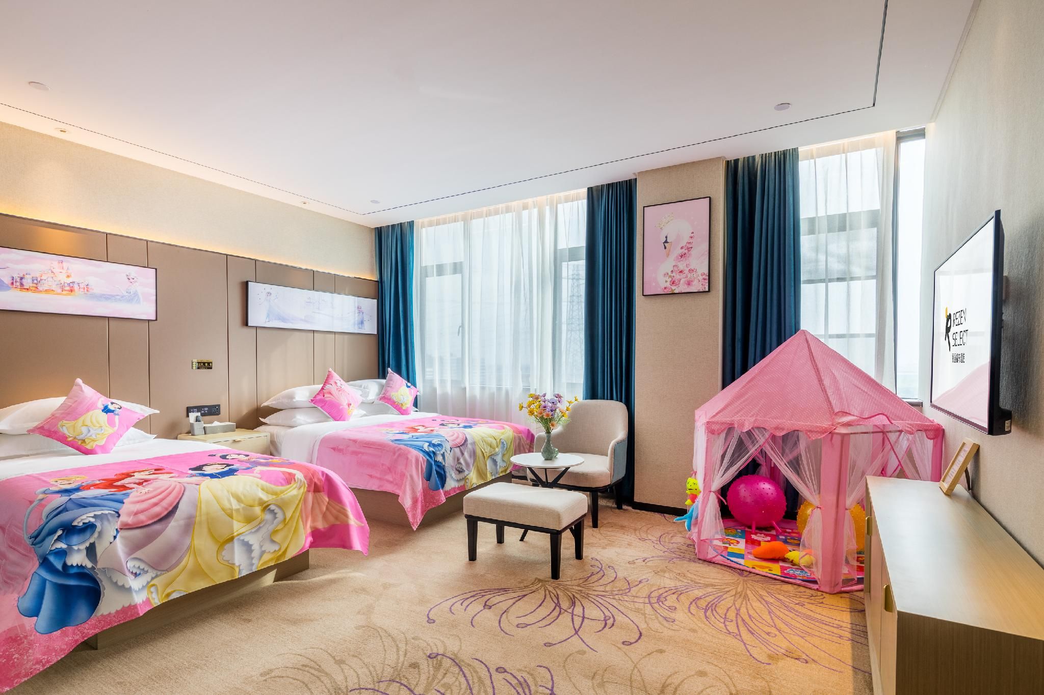 Rezen - Grand Premium Family Kids Room